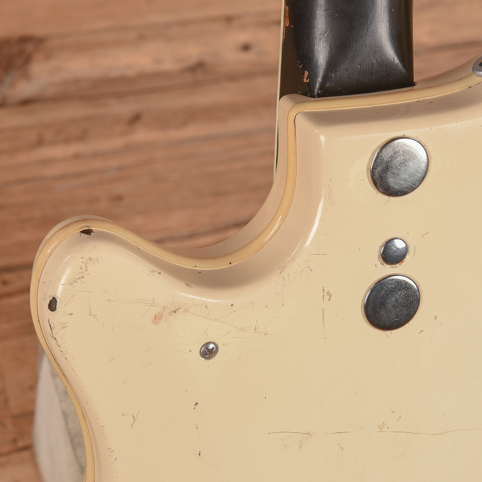Supro Martinique Val-Trol Ermine White 1960s Electric Guitars / Solid Body