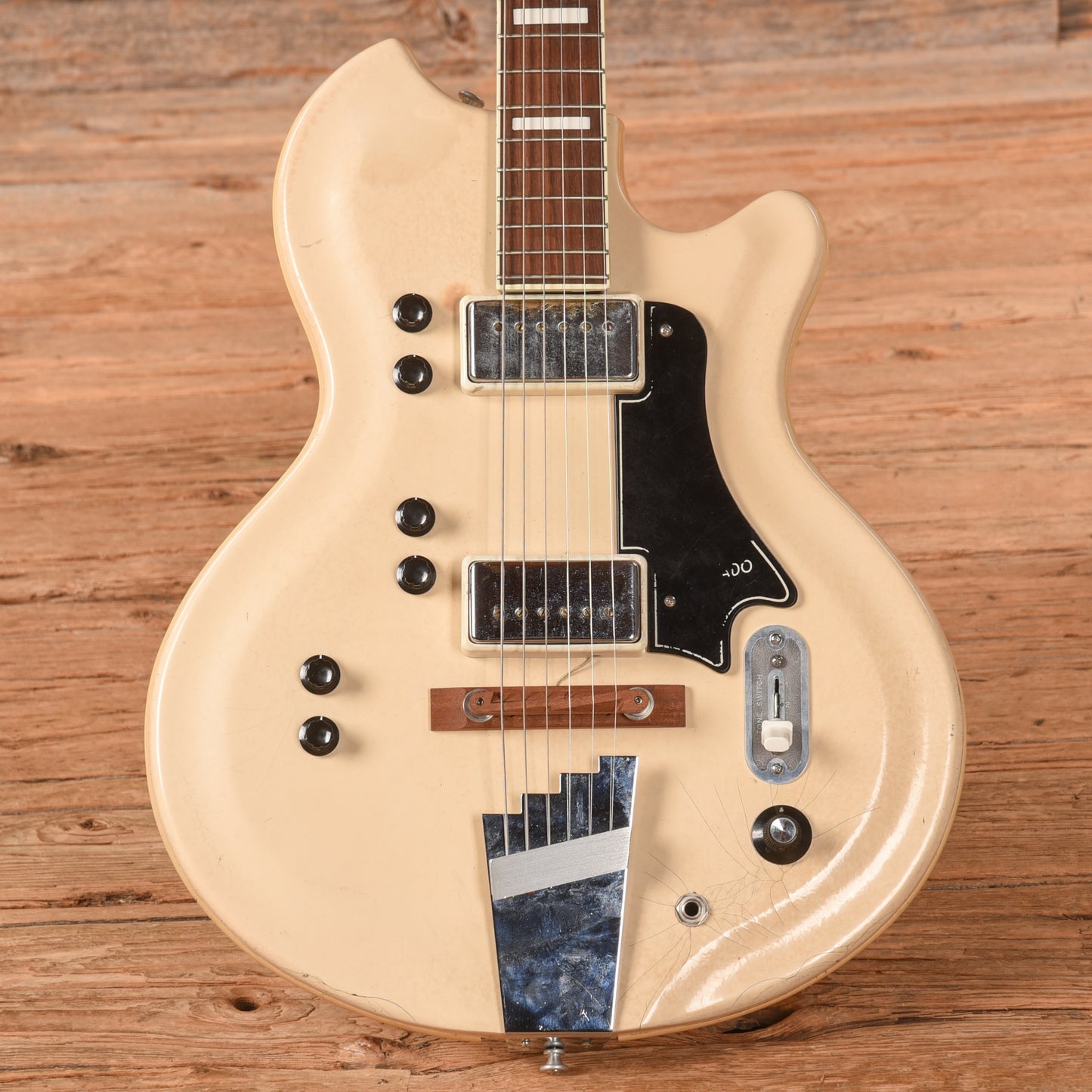 Supro Martinique Val-Trol Ermine White 1960s Electric Guitars / Solid Body