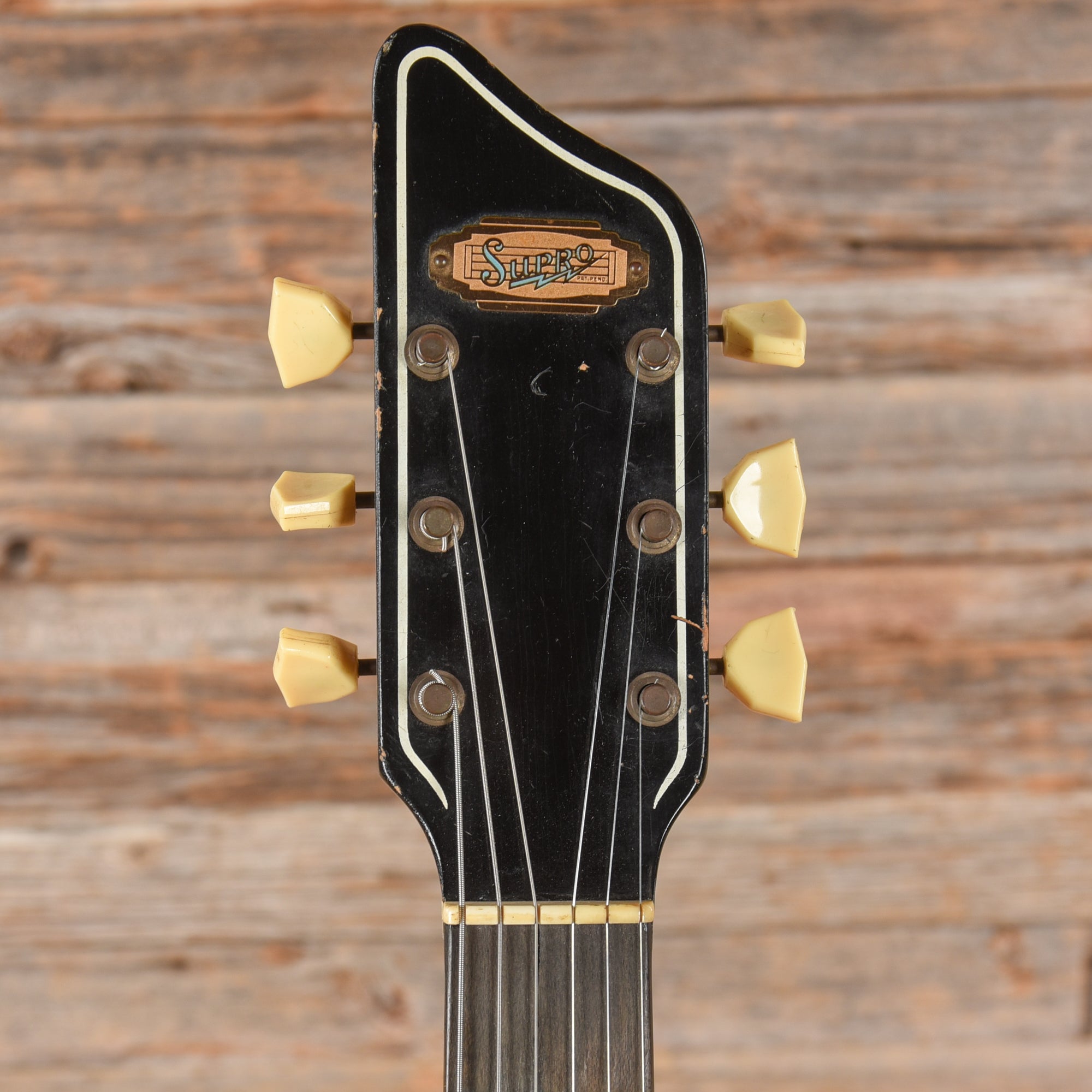 Supro Triple-Tone Guitar Model 1575 Black 1959 Electric Guitars / Solid Body