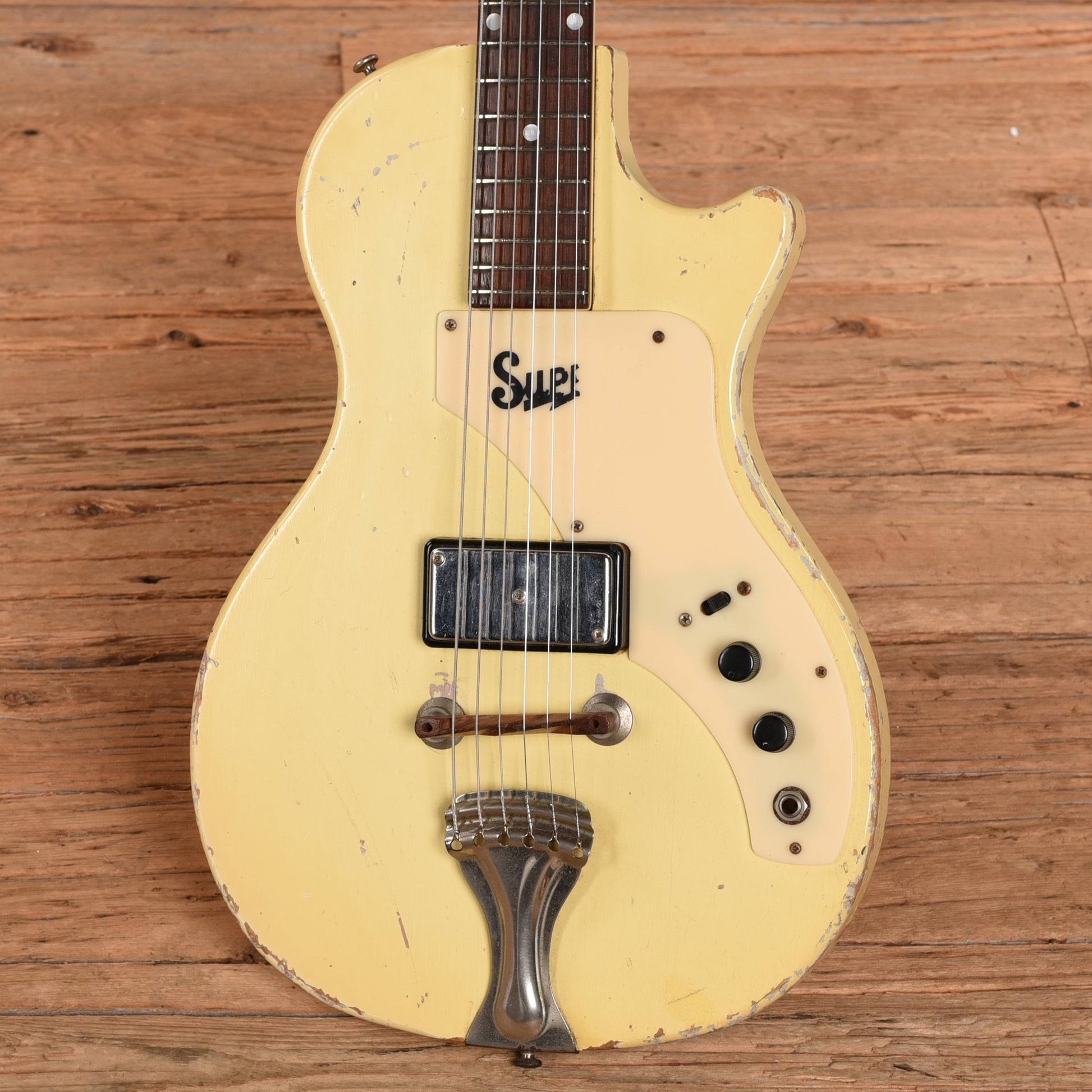 Supro Model 1507 White 1961 Electric Guitars