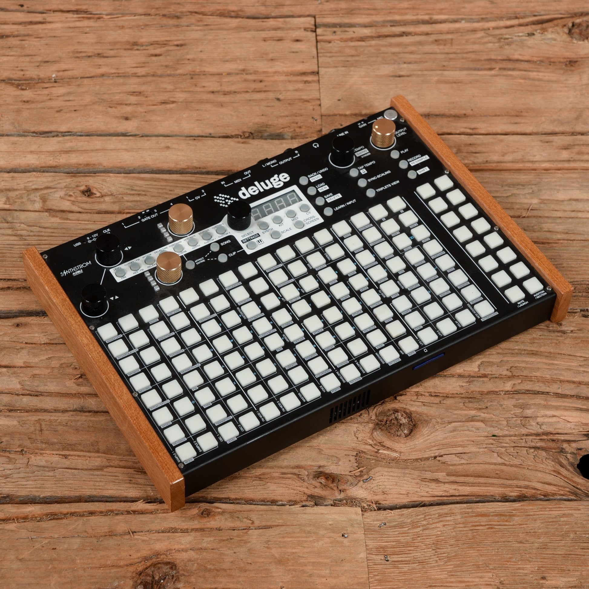 Synstrom Deluge Keyboards and Synths / Synths / Digital Synths