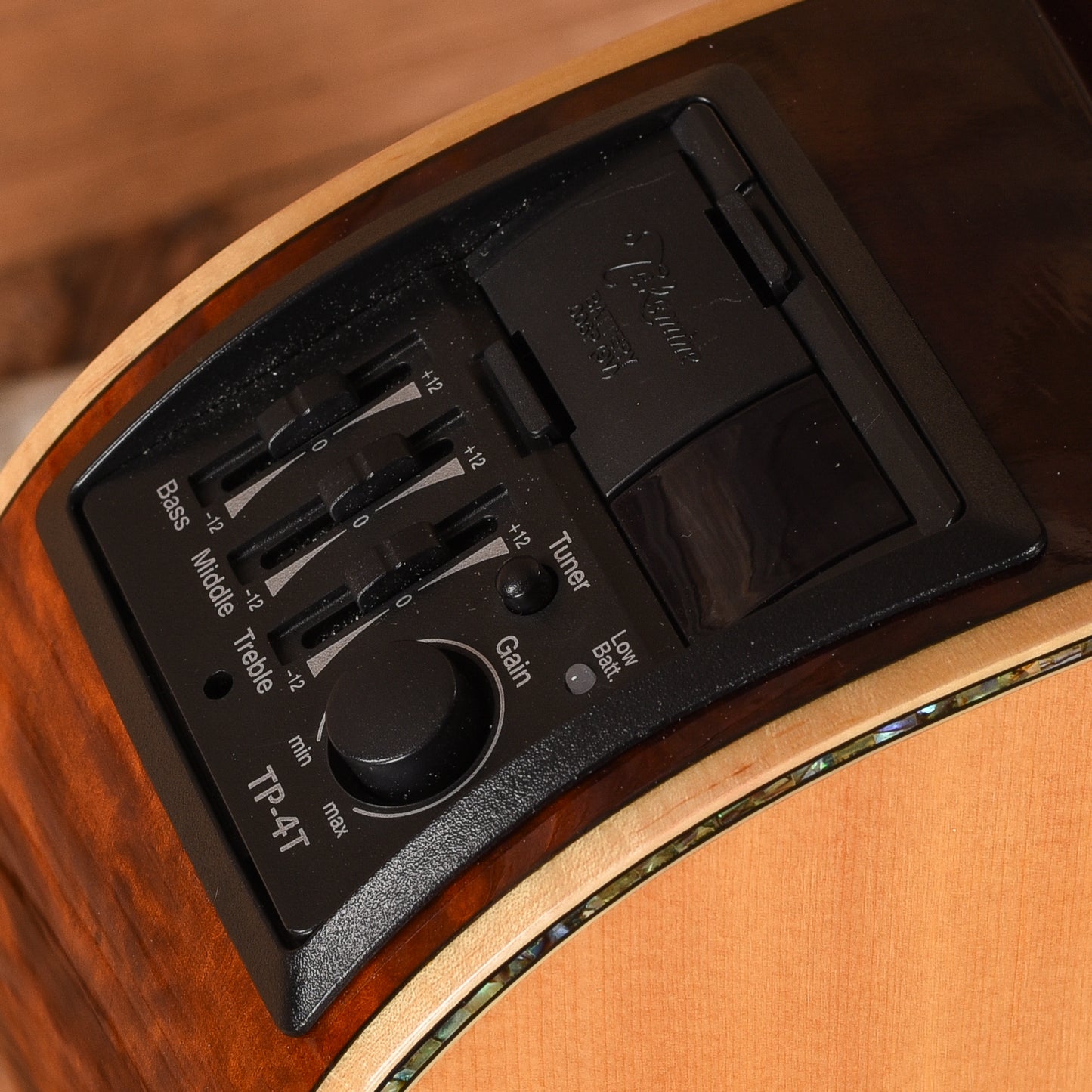 Takamine EG755S New Yorker Natural Acoustic Guitars