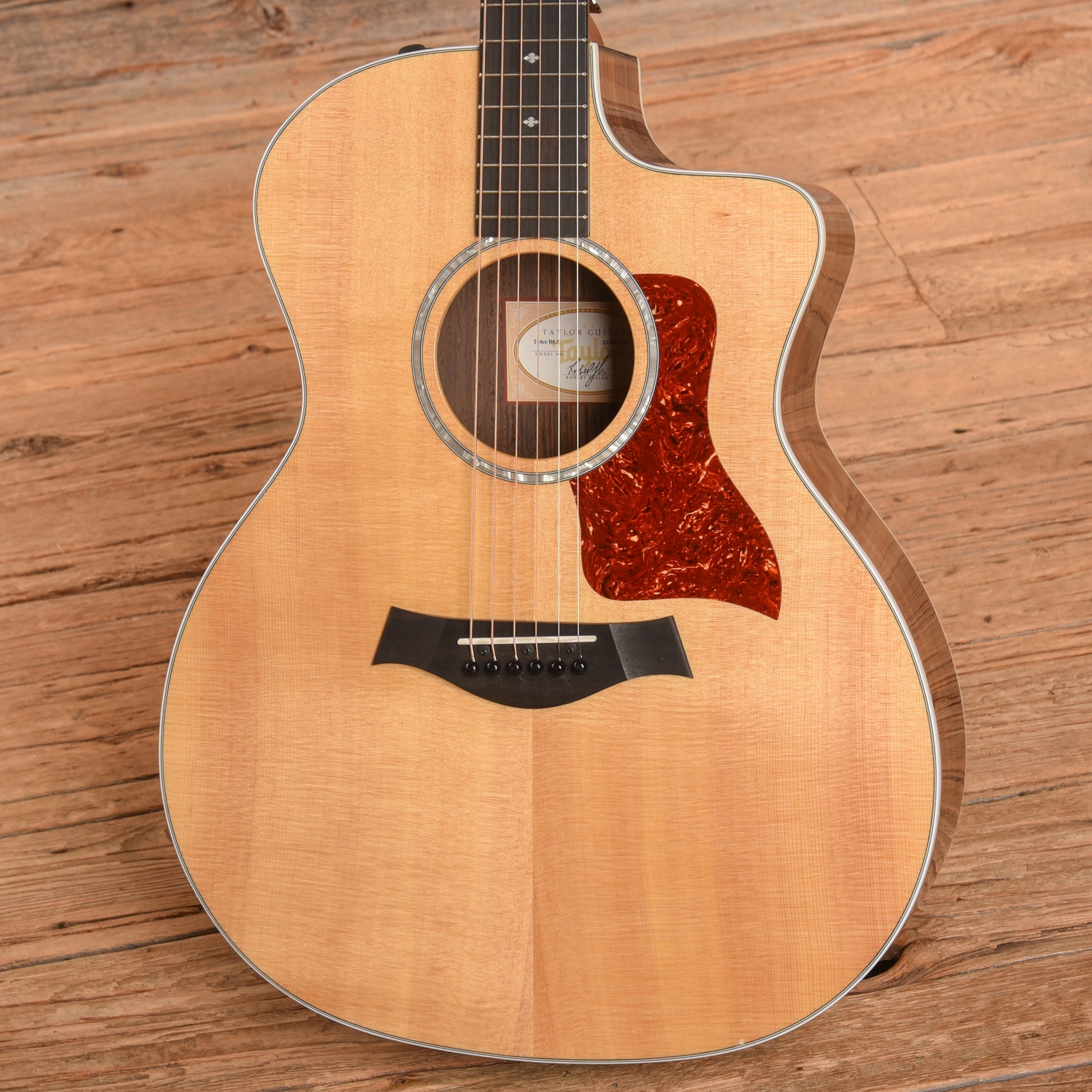 Taylor 214ce DLX Natural 2017 Acoustic Guitars / Built-in Electronics