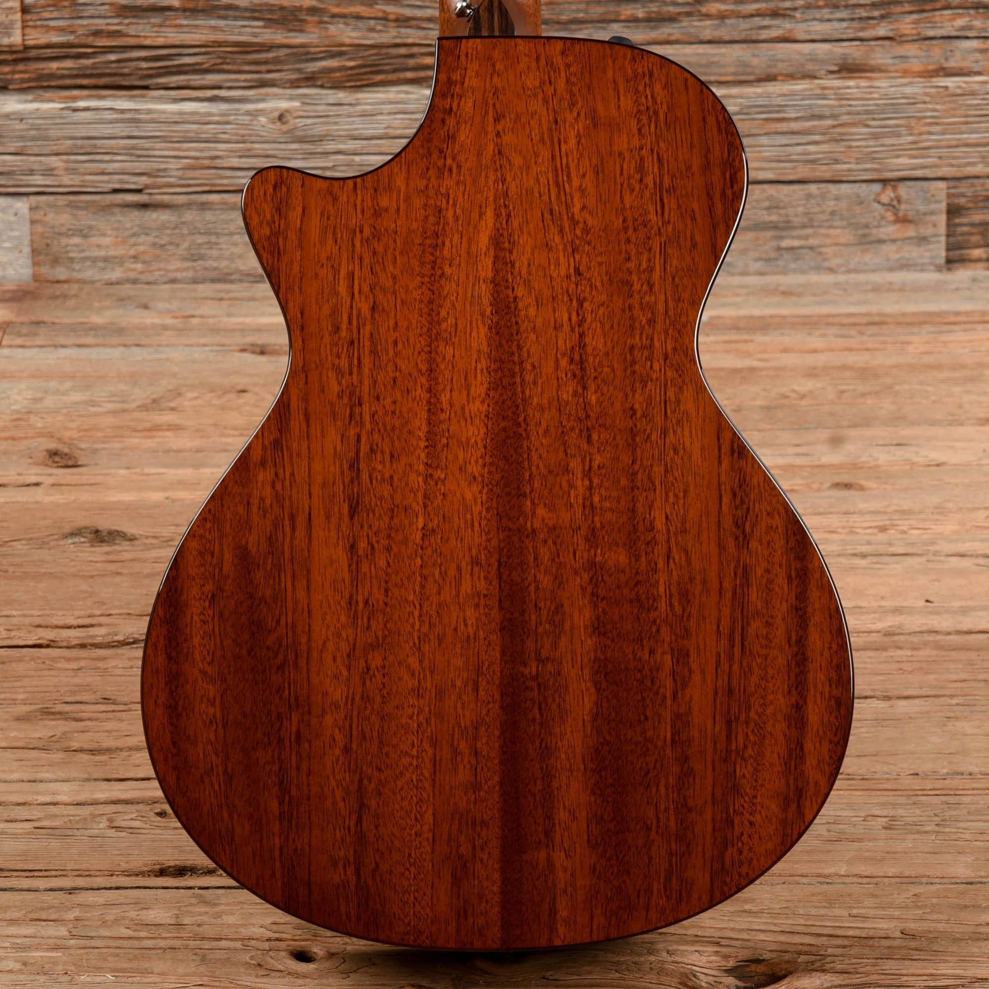 Taylor 552 LTD Dk Sunburst Acoustic Guitars / Concert