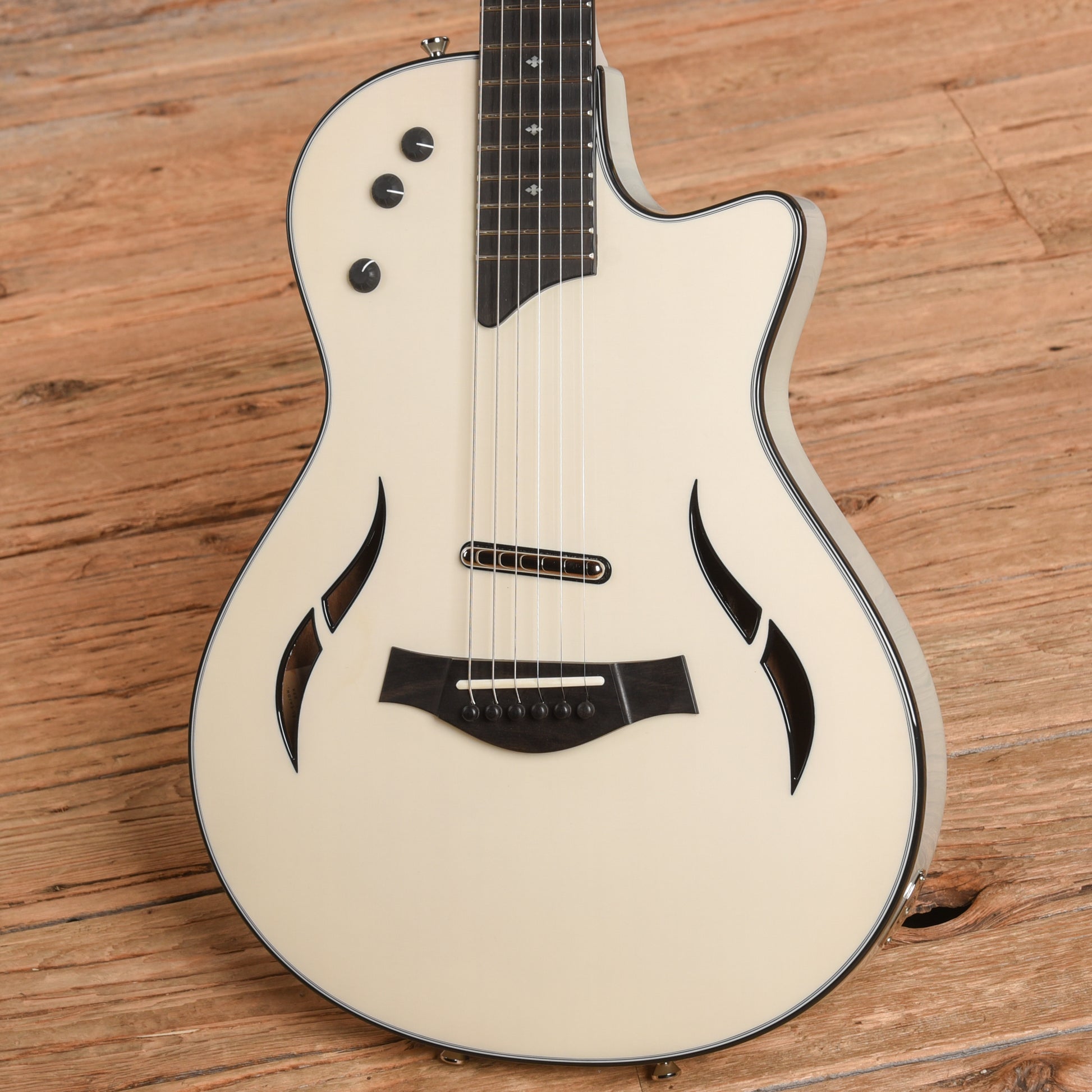 Taylor T5z Standard White 2022 Electric Guitars / Semi-Hollow
