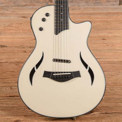 Taylor T5z Standard White 2022 Electric Guitars / Semi-Hollow
