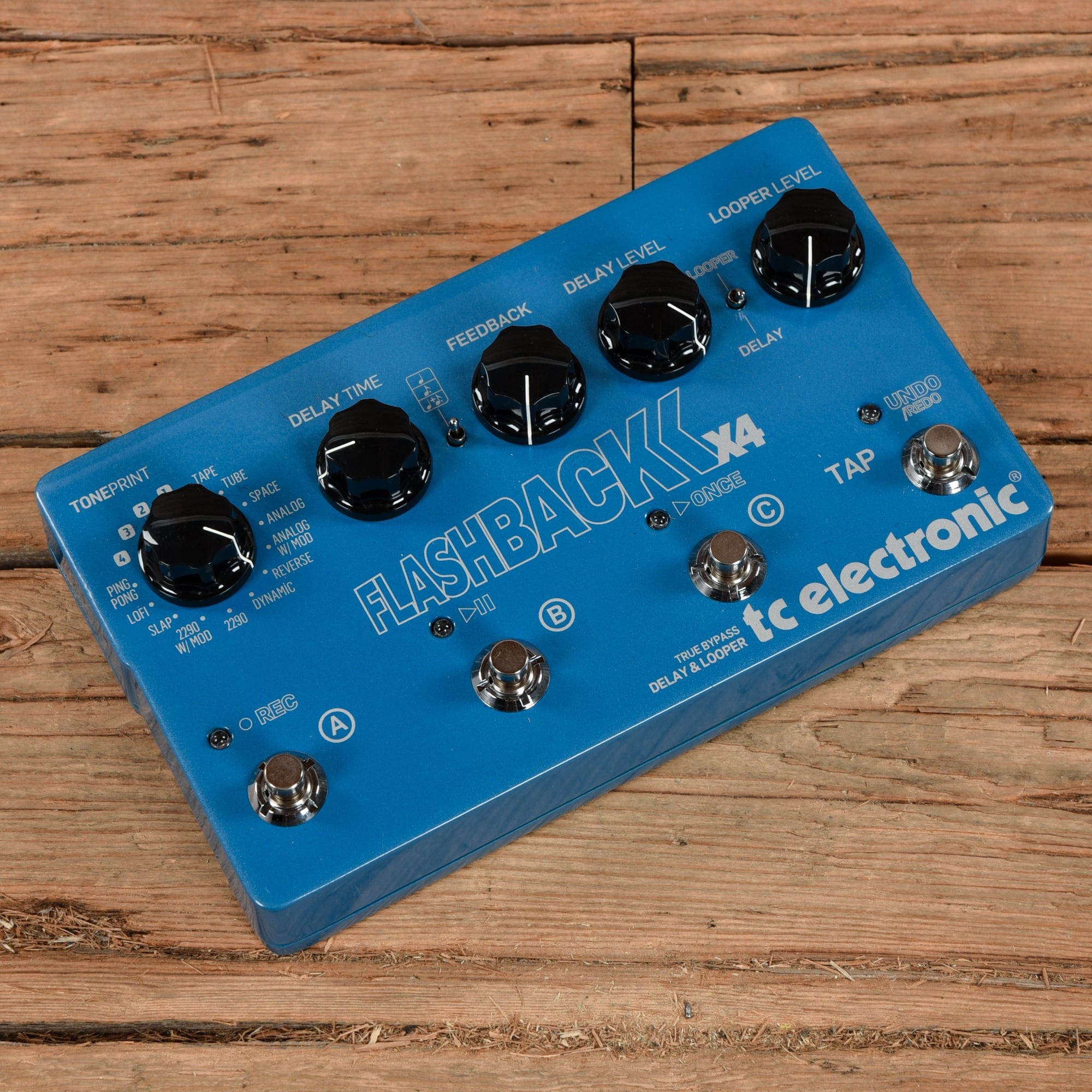 TC Electronic Flashback X4 Effects and Pedals / Delay