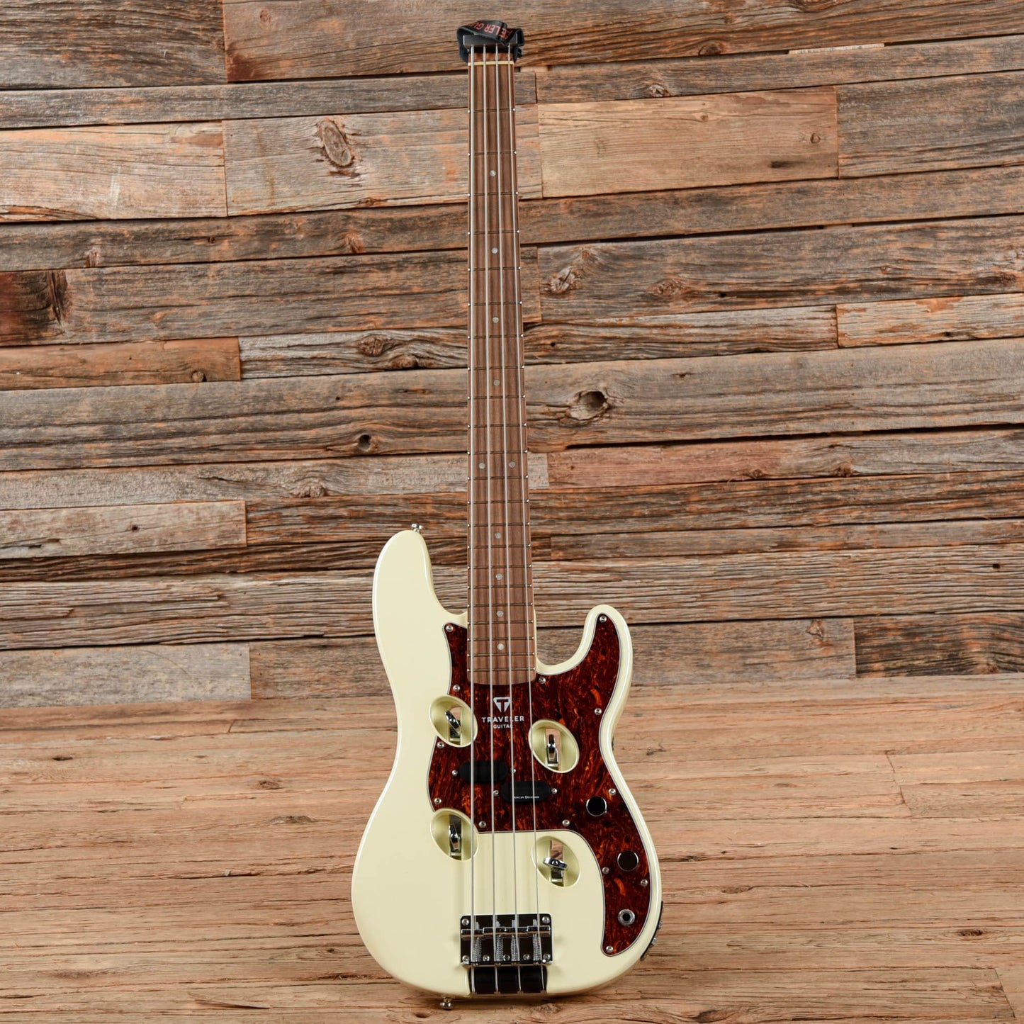 Traveler TB-4P White 2021 Bass Guitars / 4-String