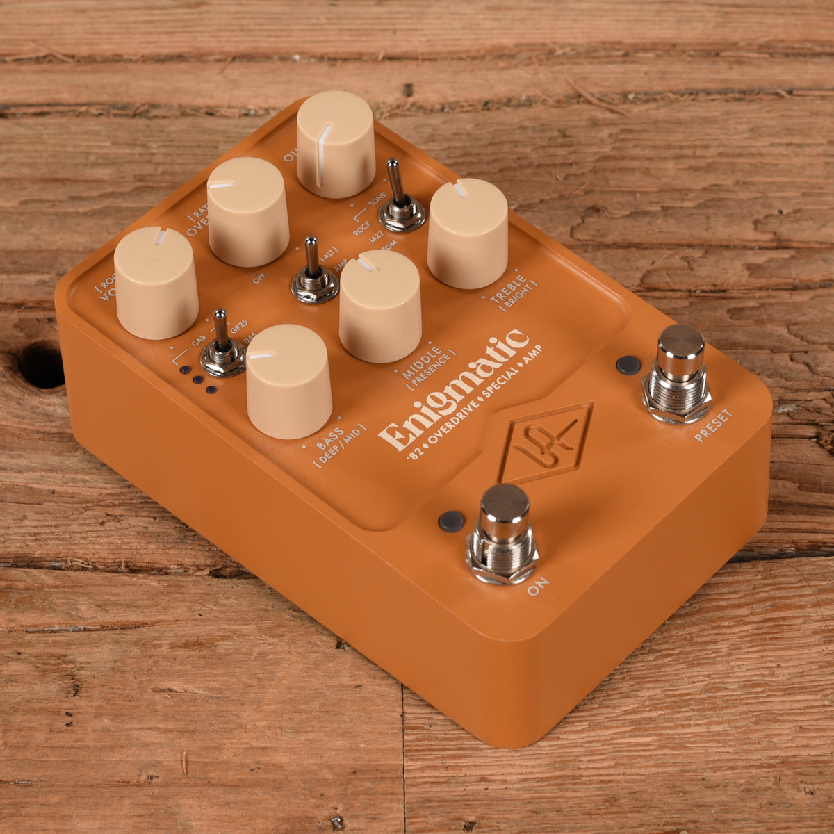 Universal Audio Enigmatic '82 Effect Pedals