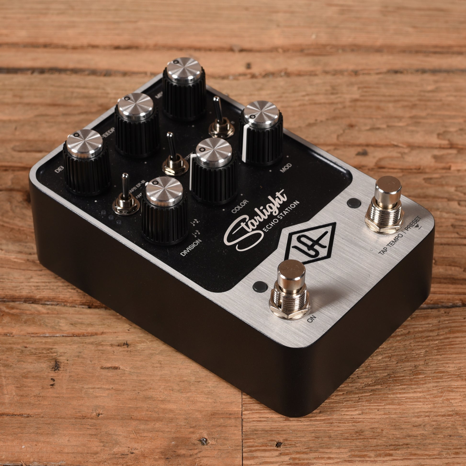 Universal Audio Starlight Echo Station Effect Pedals
