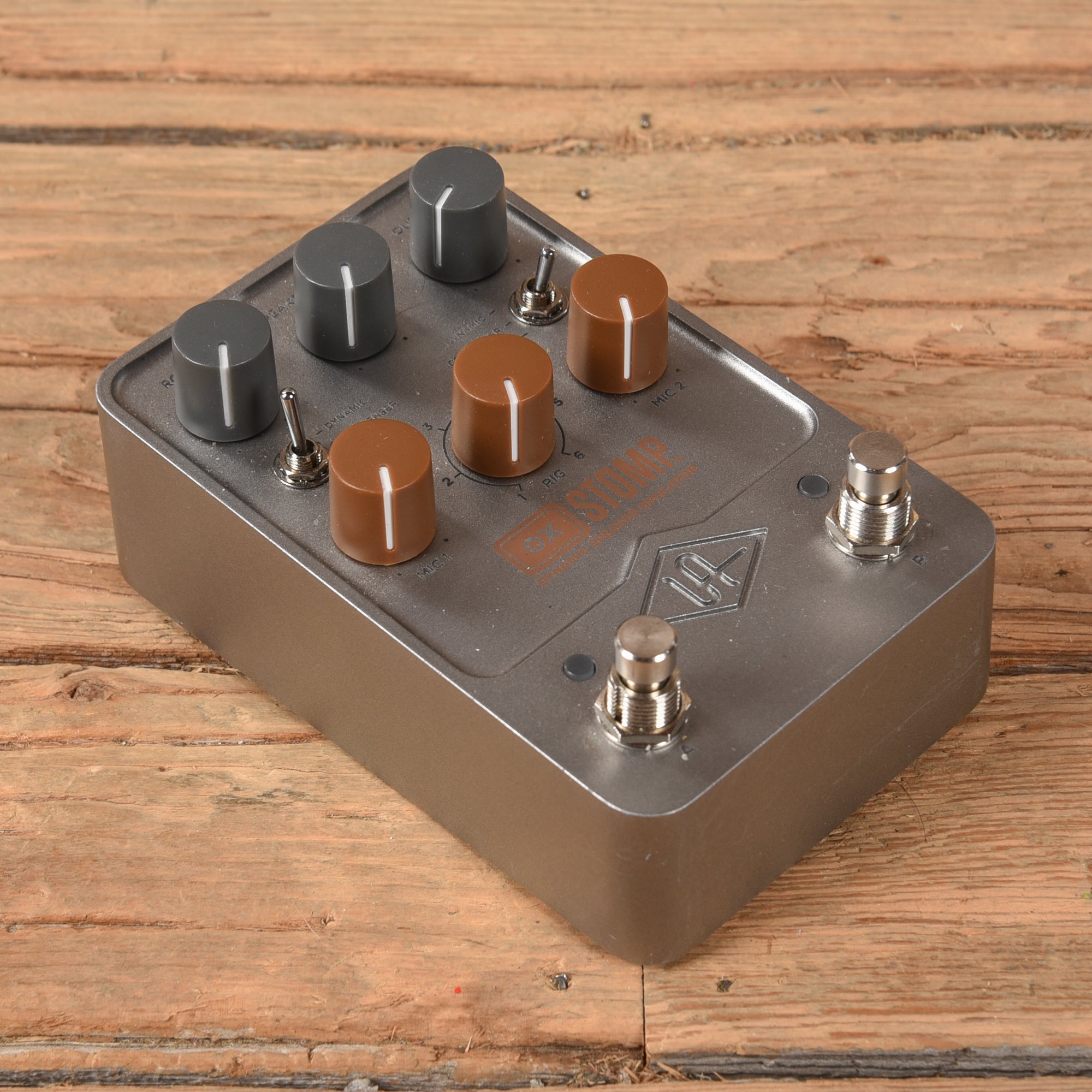 Universal Audio OX Stomp Dynamic Speaker Emulator Effects and Pedals / Amp Simulators