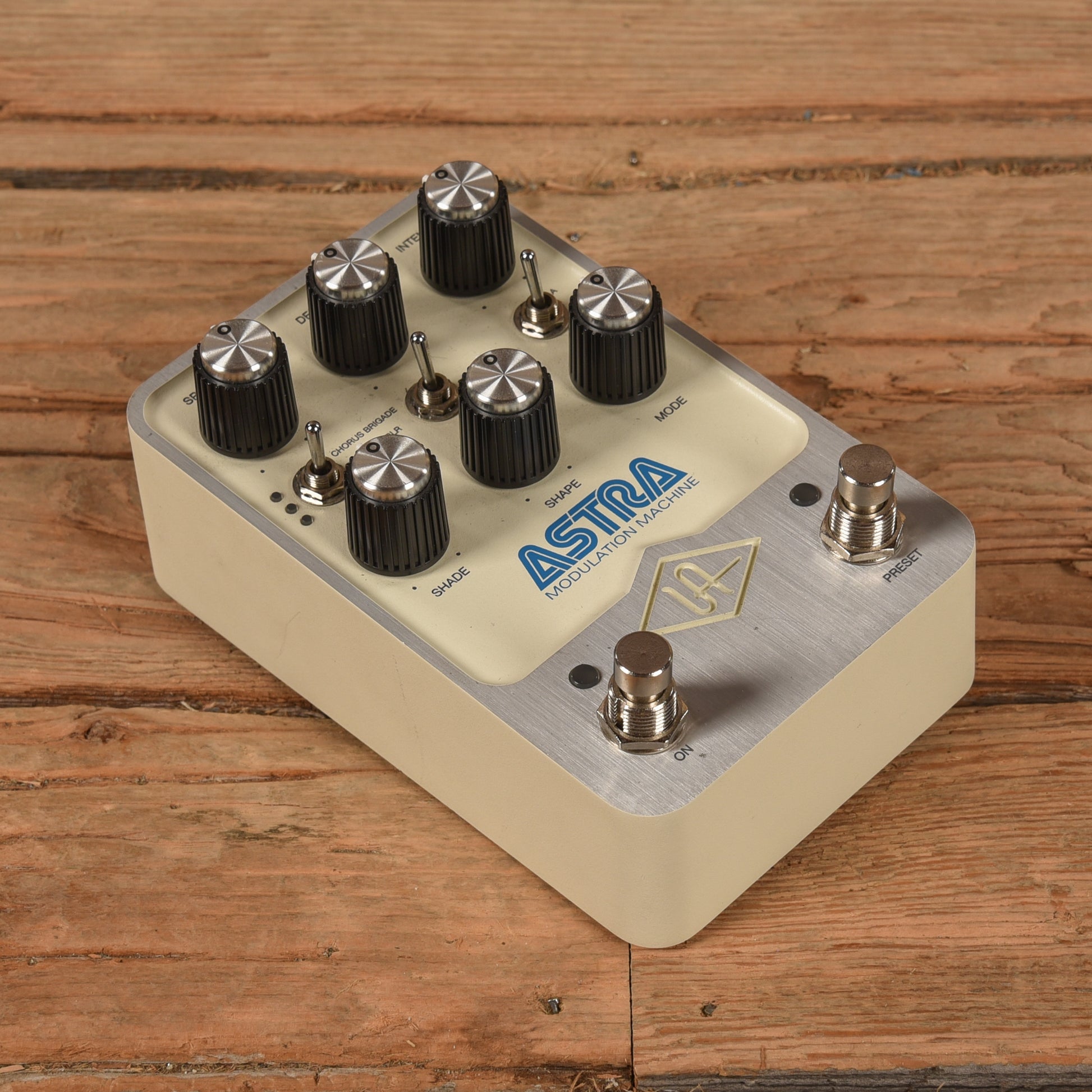 Universal Audio Astra Effects and Pedals / Chorus and Vibrato