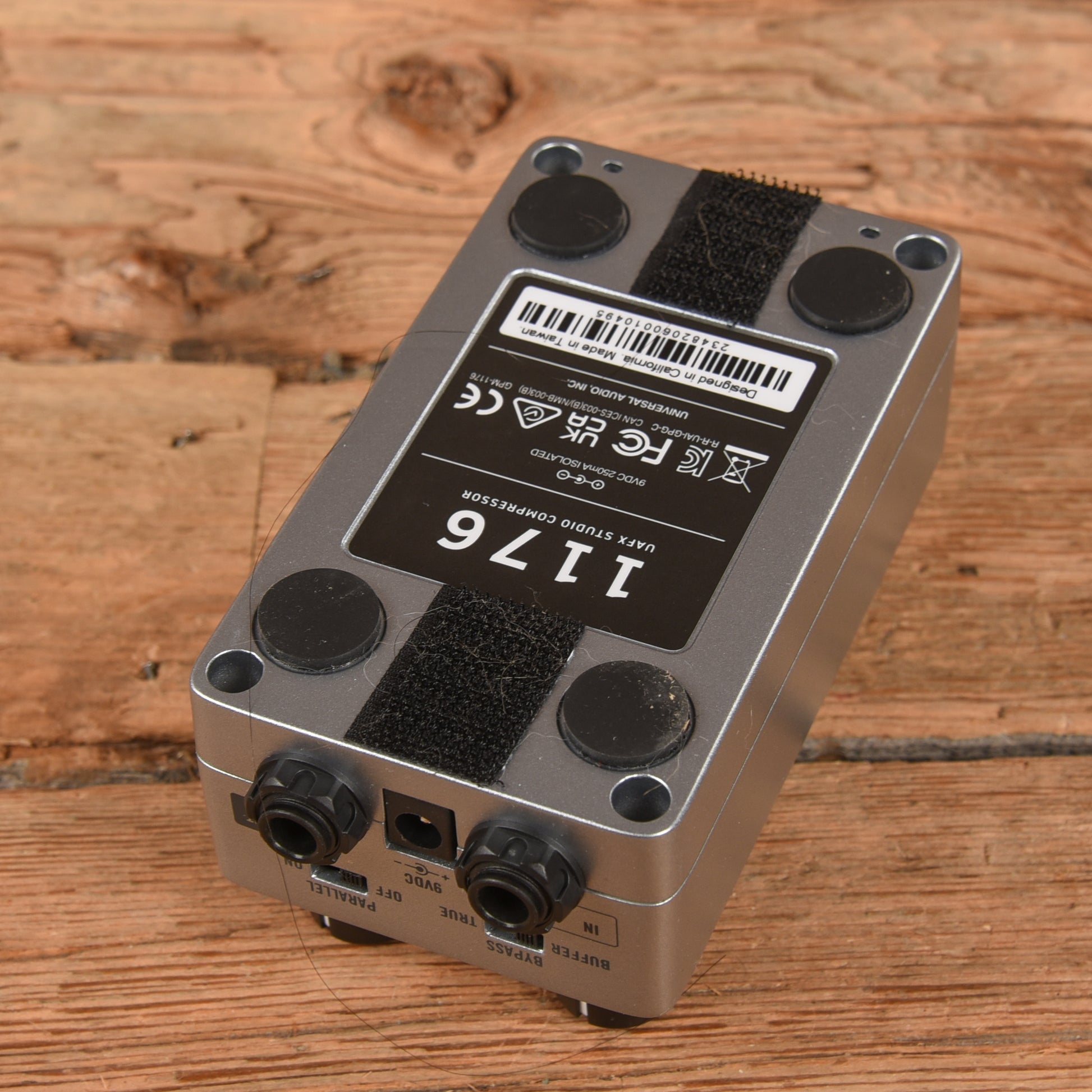 Universal Audio 1176 Studio Compressor Effects and Pedals / Compression and Sustain