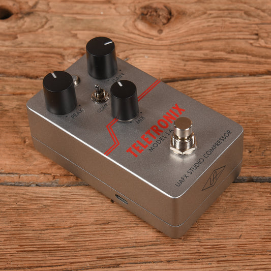 Universal Audio Teletronix LA-2A Studio Compressor Effects and Pedals / Compression and Sustain