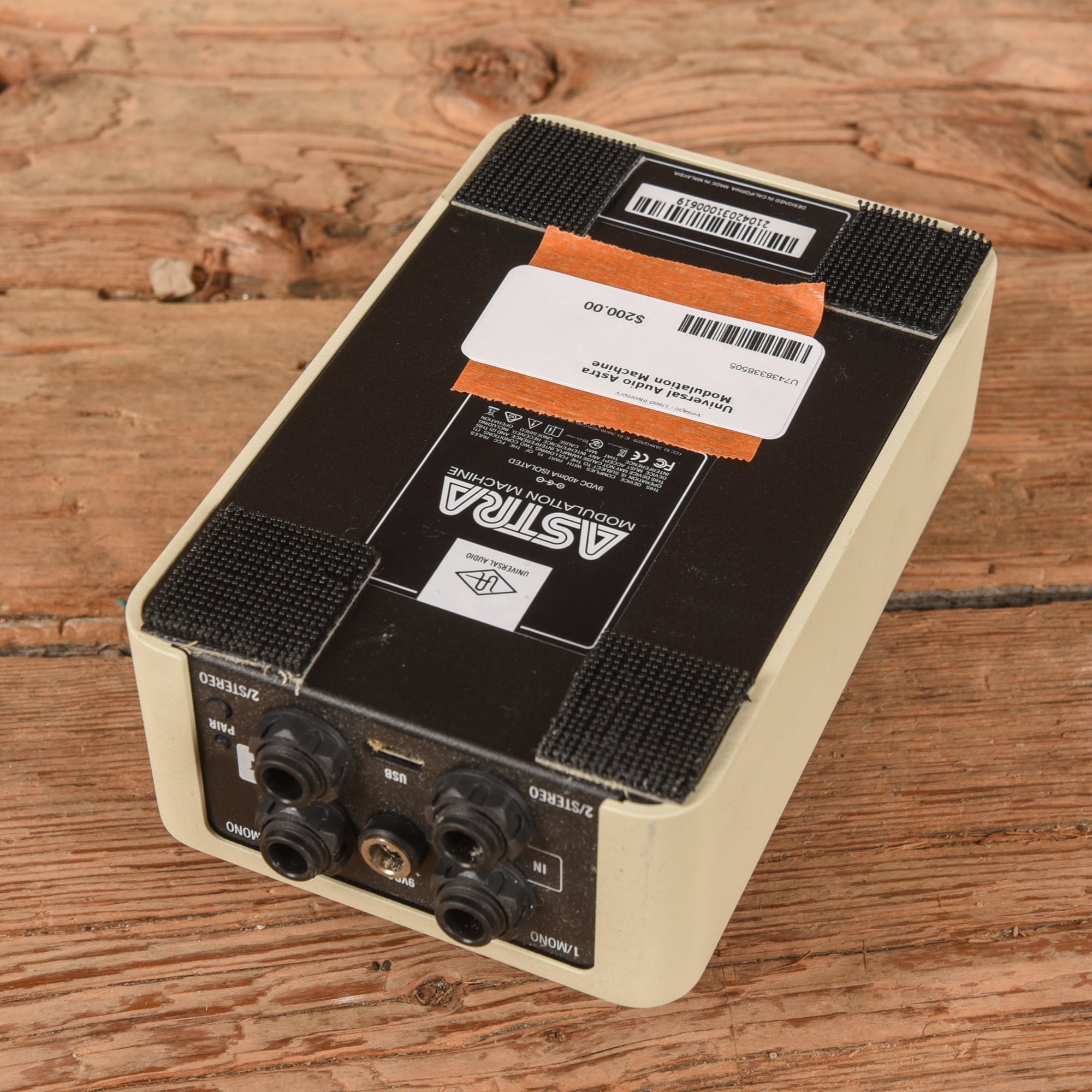 Universal Audio Astra Modulation Machine Effects and Pedals / Multi-Effect Unit