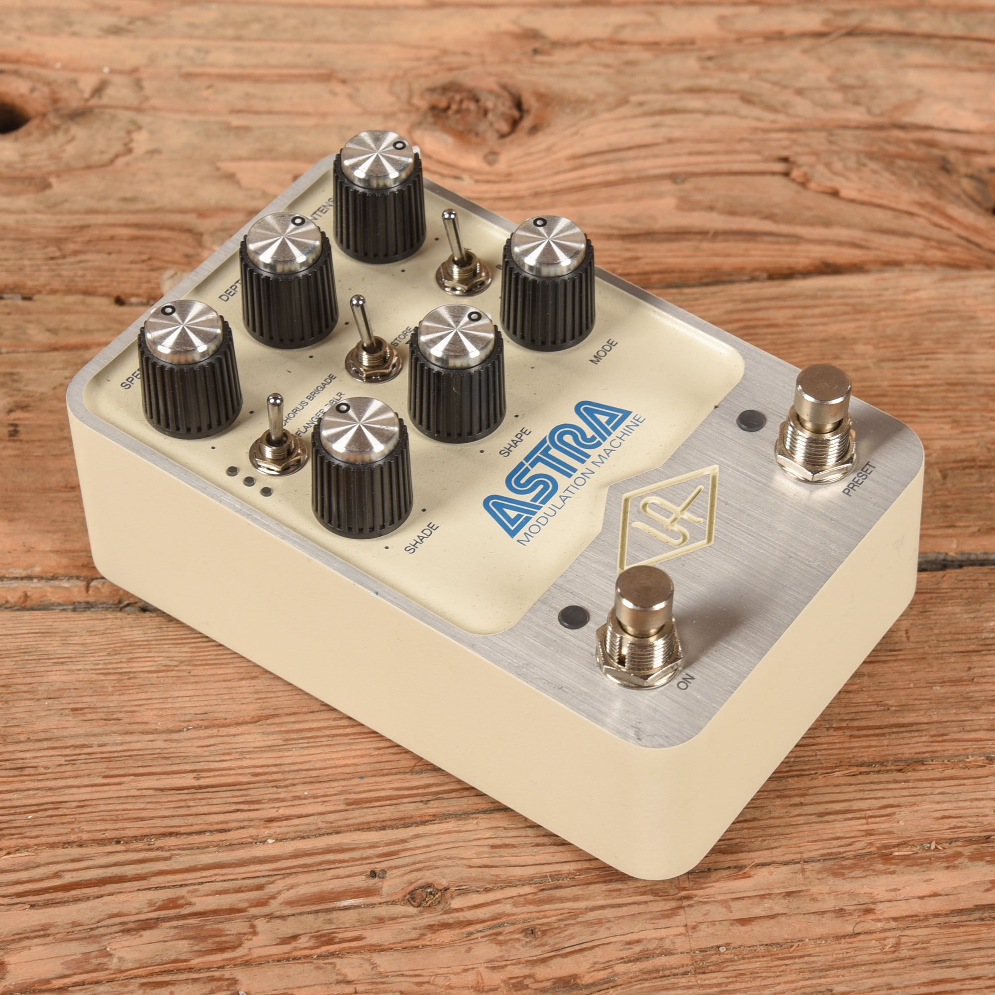 Sound Modulation Tools Universal Audio Astra Modulation Machine – Chicago Music Exchange