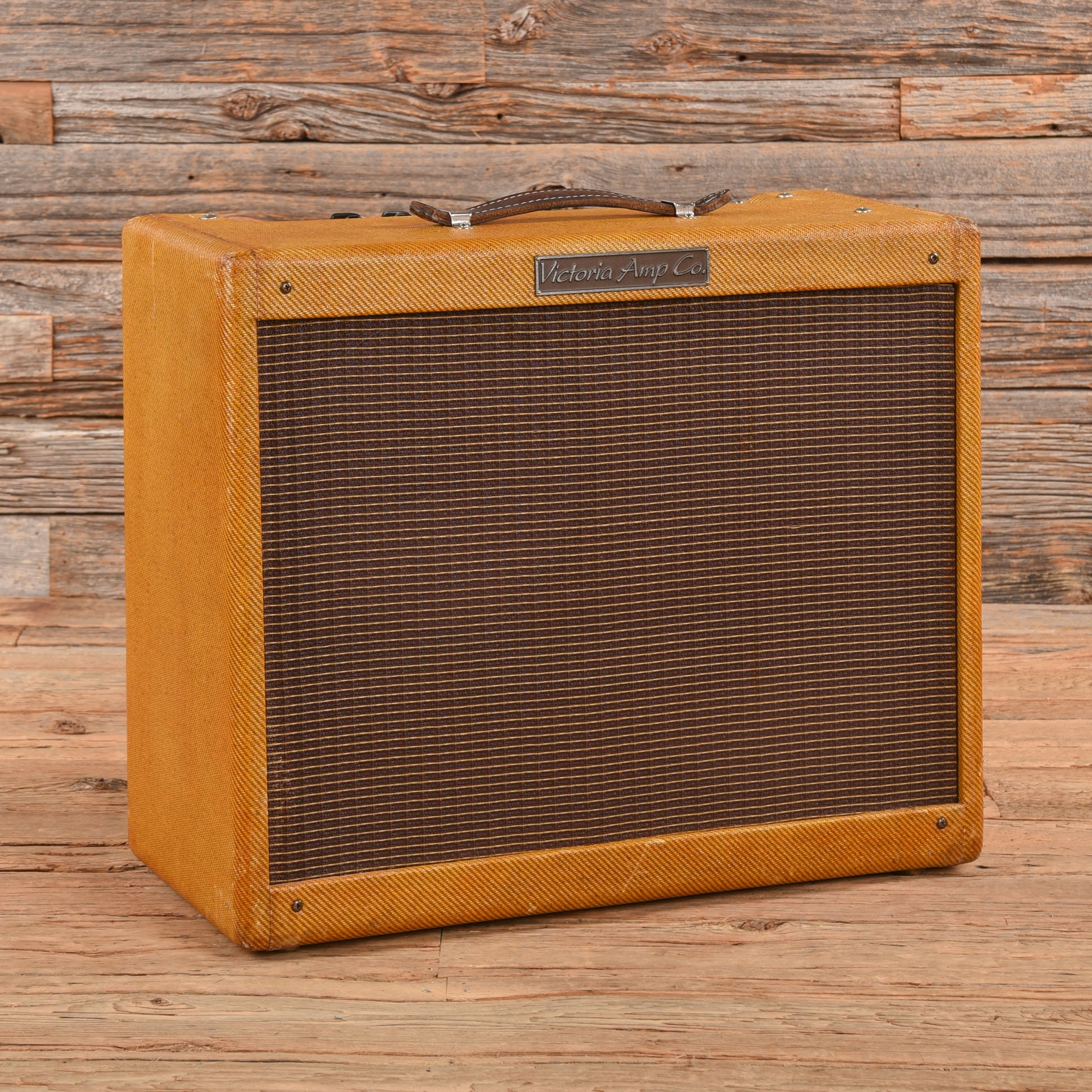 Victoria 45210 45-Watt 2x10" Guitar Combo Amps / Guitar Amps / Guitar Cabinets