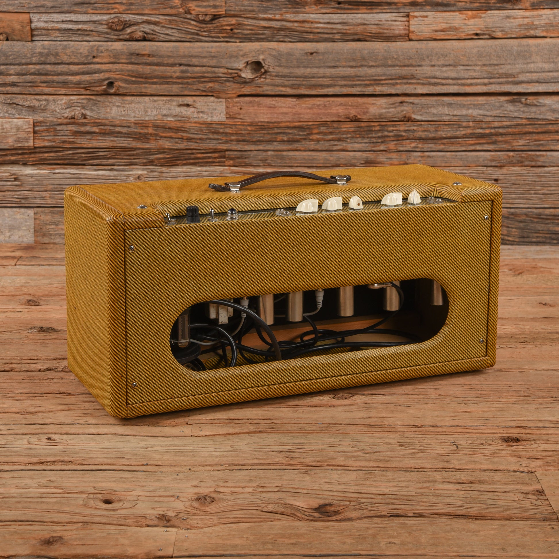 Victoria Reverberato Effects and Pedals / Reverb