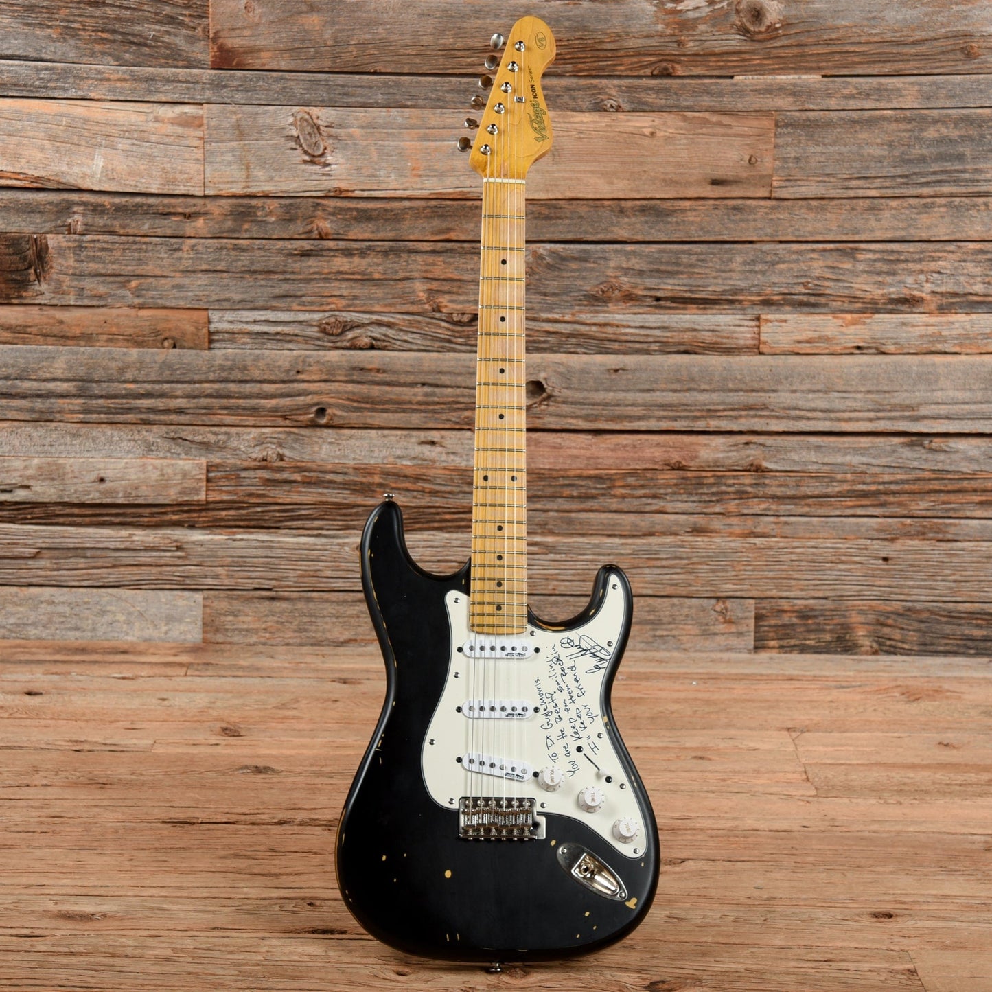 Vintage V6 Icon Series (Clapton Blackie) Black Electric Guitars / Solid Body