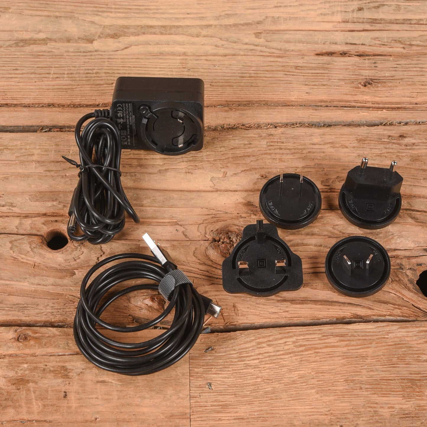 Vongon Replay 6-Voice Virtual Analog Synthesizer Black Keyboards and Synths / Synths / Desktop Synths