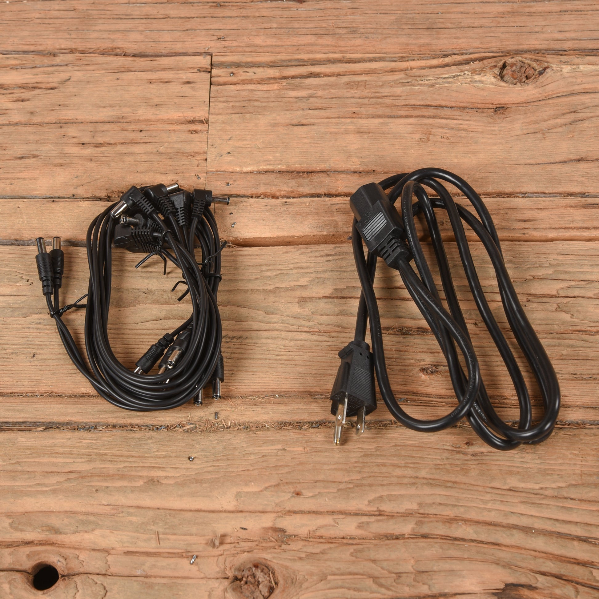 Voodoo Lab Pedal Power 2 PLUS Isolated Power Supply Effects and Pedals / Pedalboards and Power Supplies
