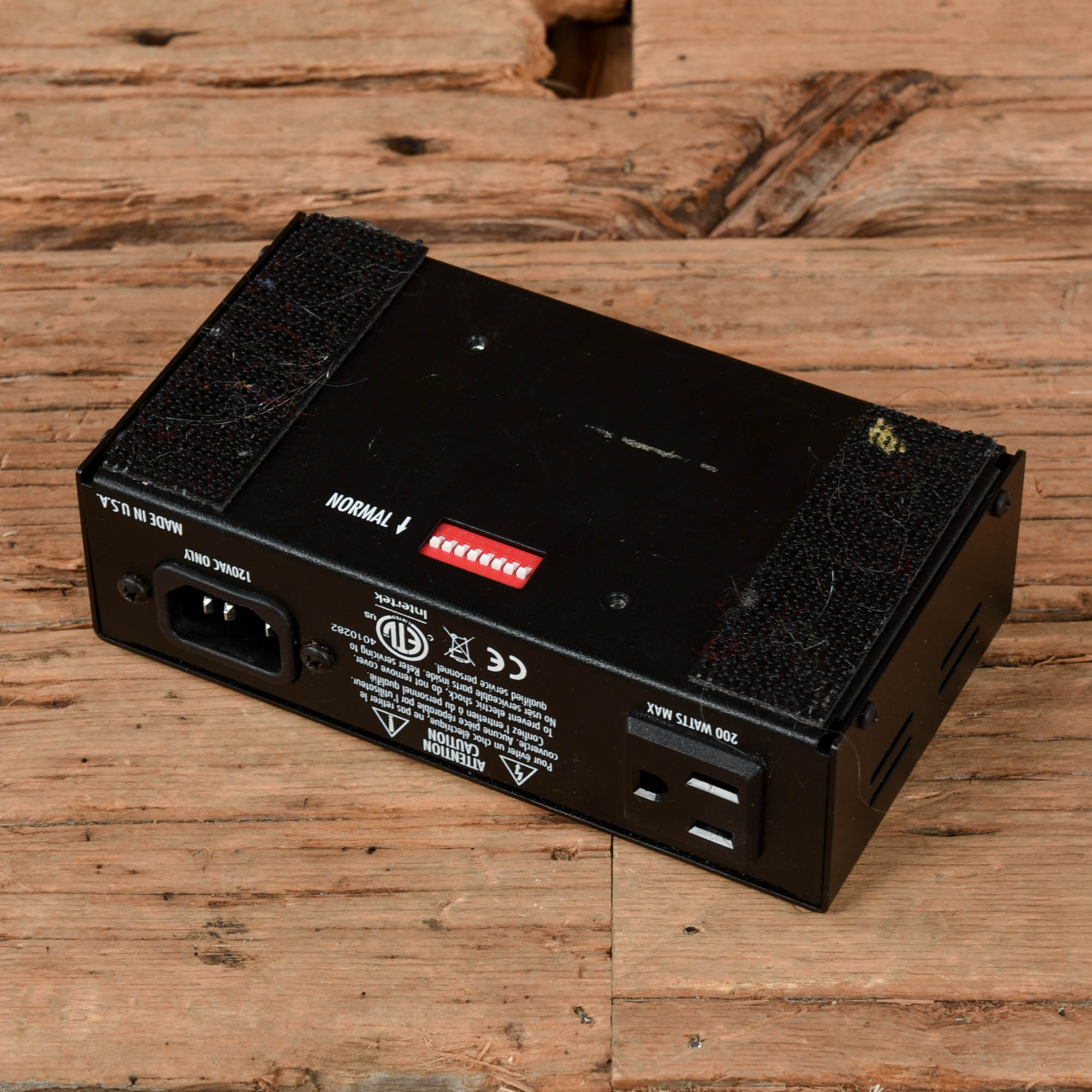 Voodoo Lab Pedal Power 2 Plus Effects and Pedals / Pedalboards and Power Supplies
