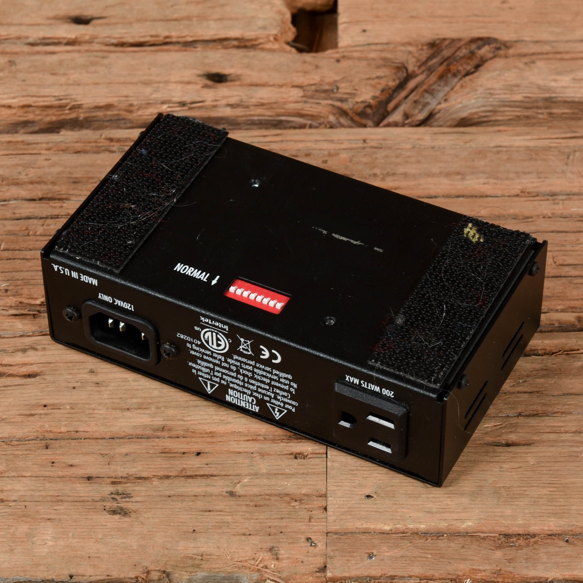 Voodoo Lab Pedal Power 2 Plus Effects and Pedals / Pedalboards and Power Supplies