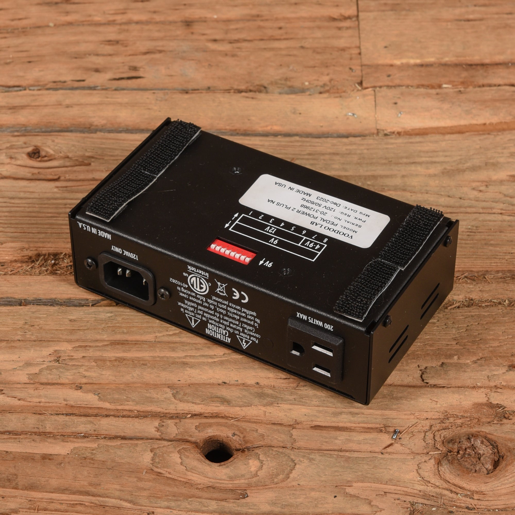 Voodoo Lab Pedal Power 2 Plus Effects and Pedals / Pedalboards and Power Supplies