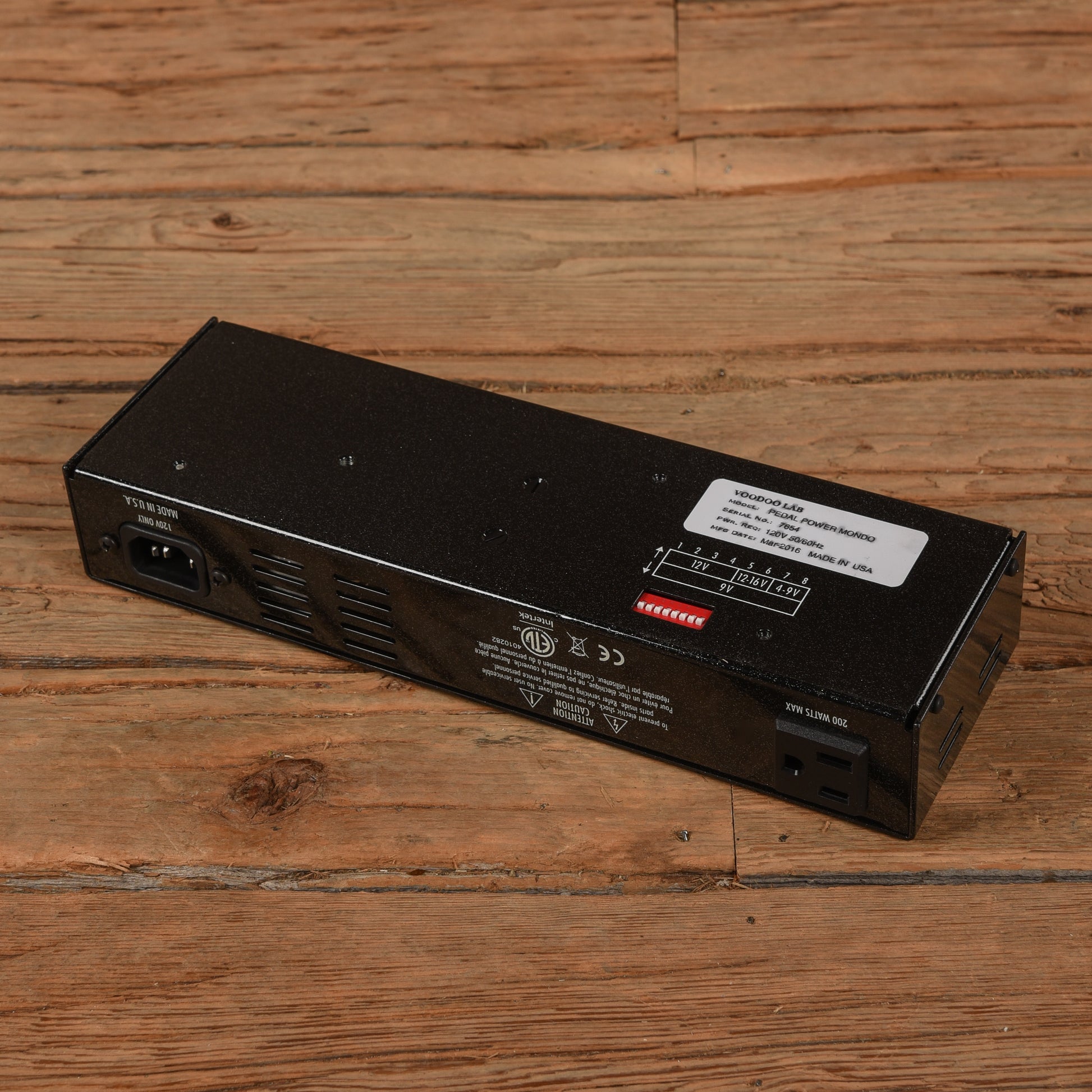 Voodoo Lab Pedal Power Mondo Effects and Pedals / Pedalboards and Power Supplies