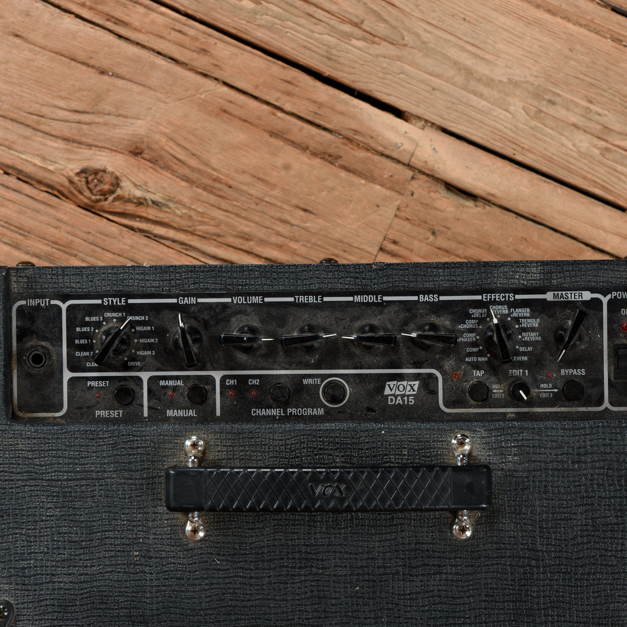 Vox DA-15 15-Watt Modeling Guitar Combo Amp Amps / Guitar Cabinets