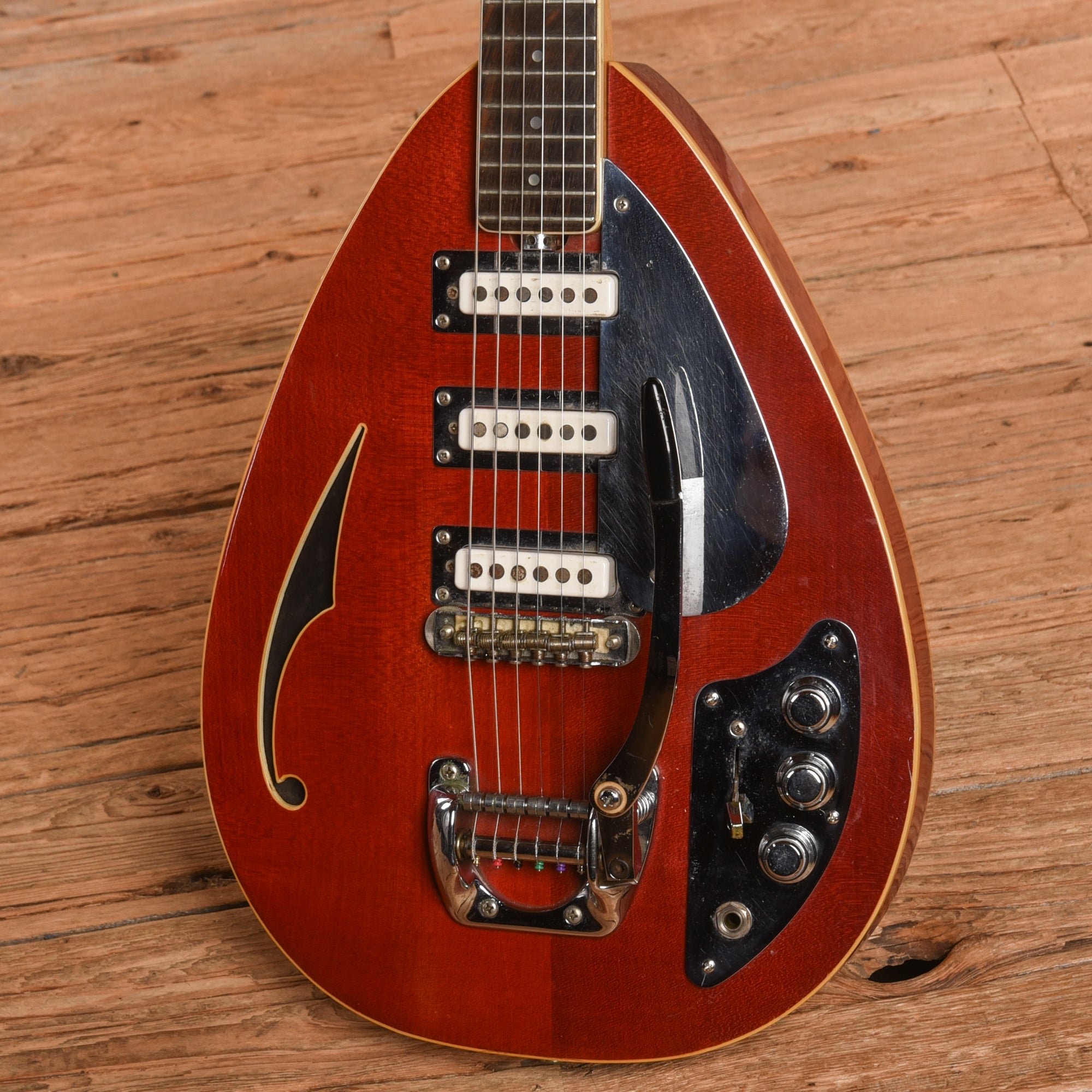 Vox Mark VI Cherry 1967 Electric Guitars / Semi-Hollow