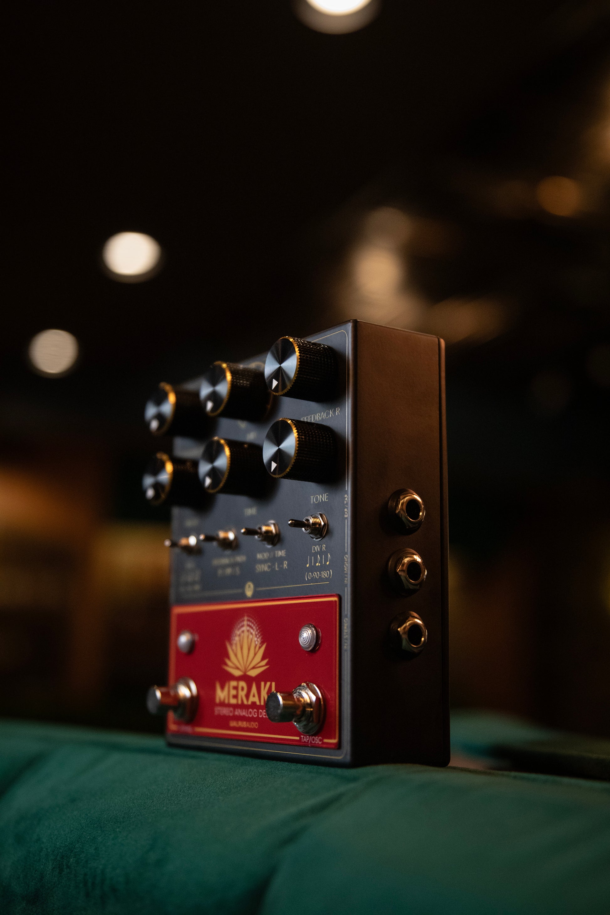 Walrus Audio Meraki: Stereo Analog Dual Delay Pedal Effects and Pedals / Delay