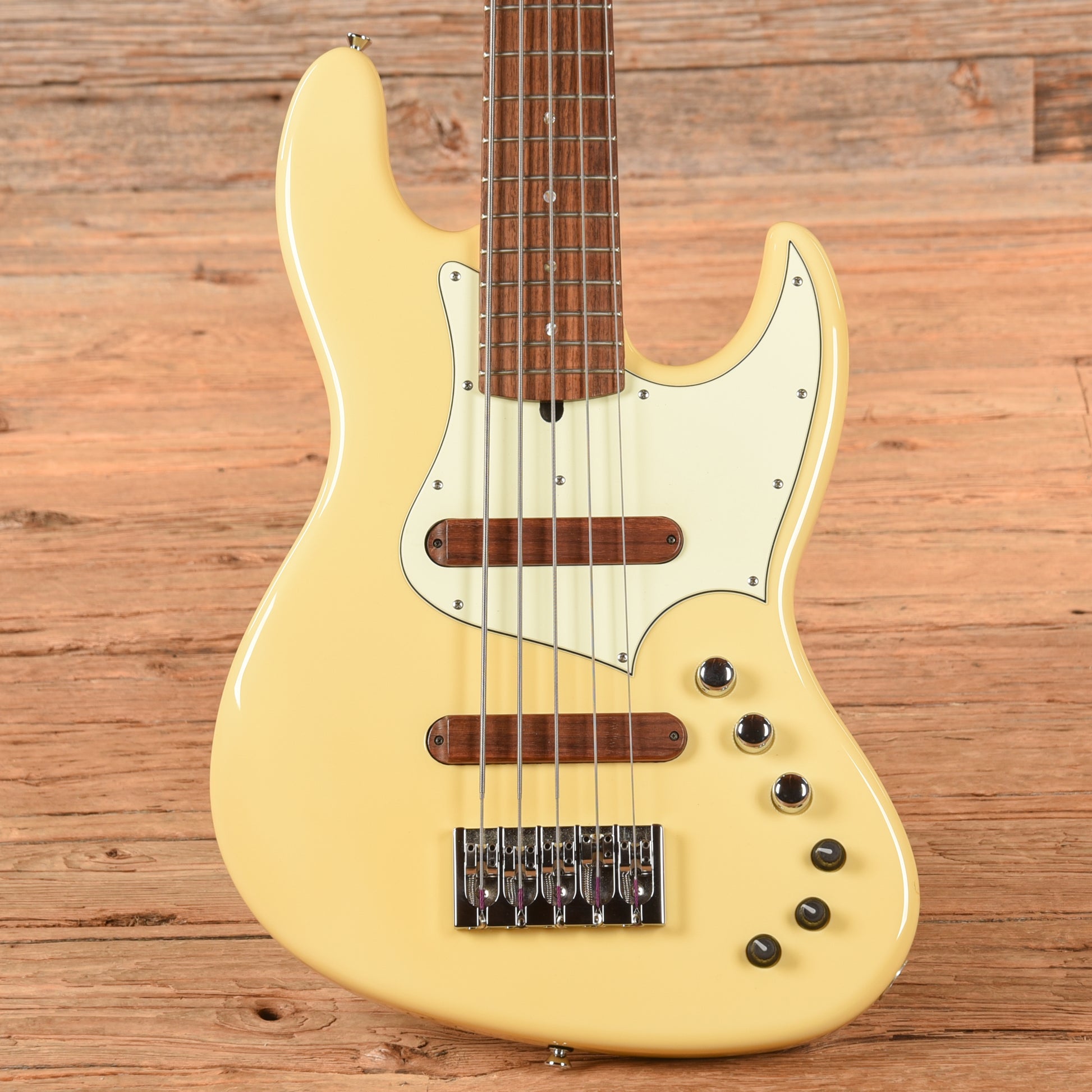 Xotic XJ Pro White Bass Guitars / 5-String or More