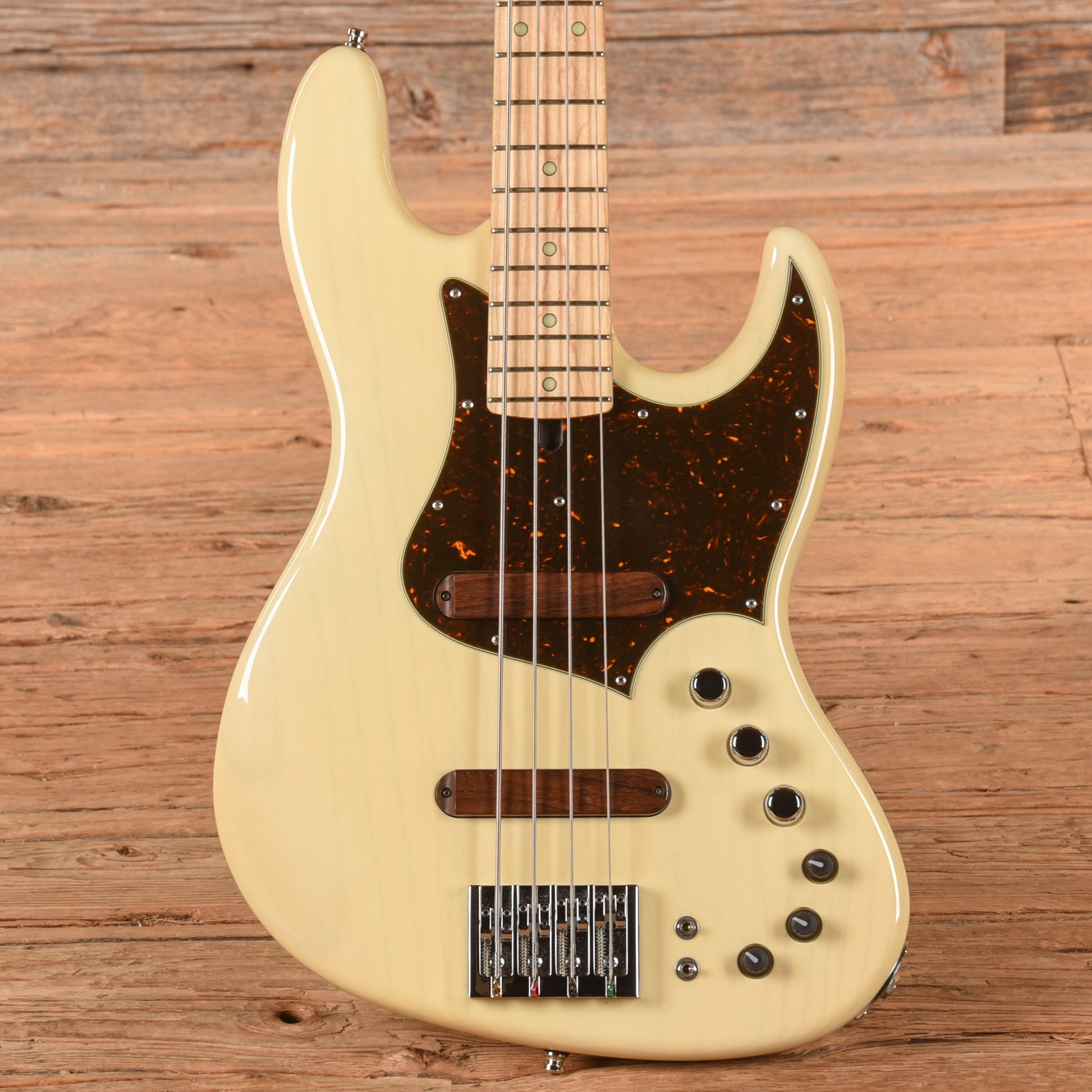 Xotic XJ-1T White 2015 Bass Guitars