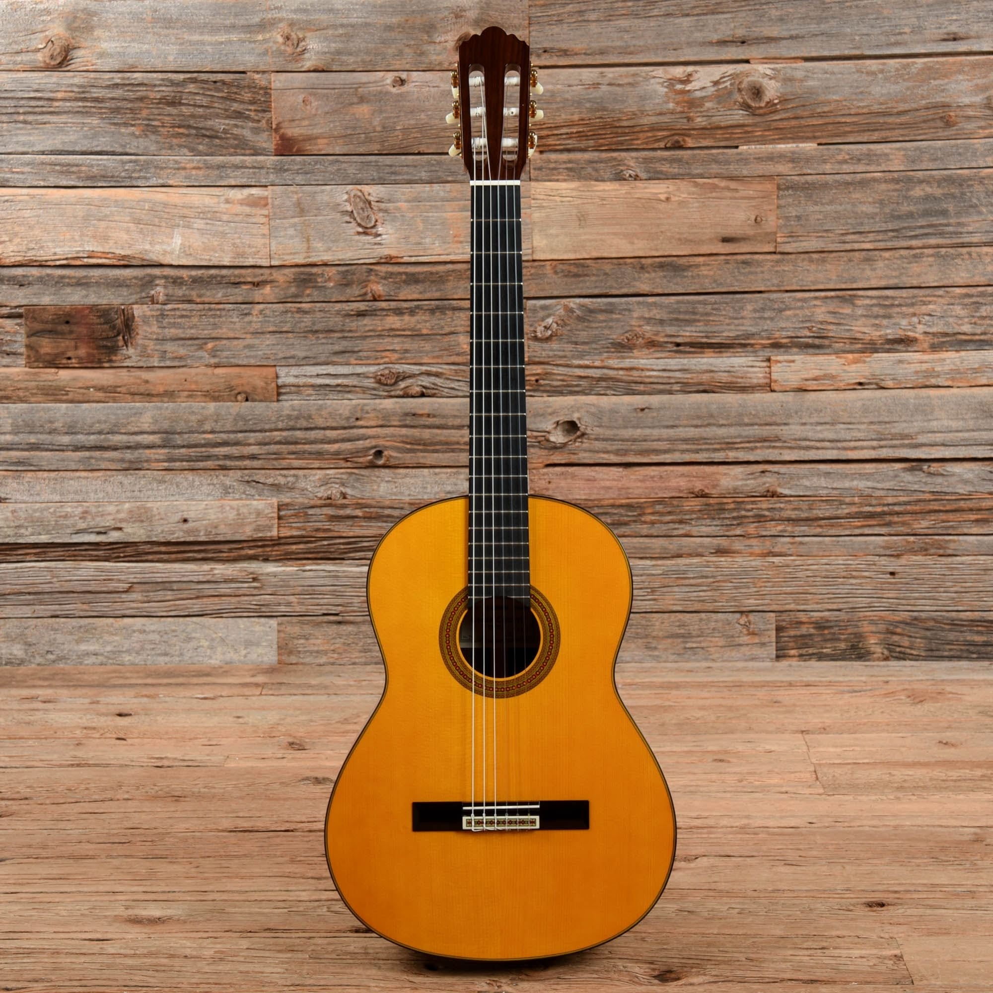 Yamaha GC32S Natural Acoustic Guitars / Classical