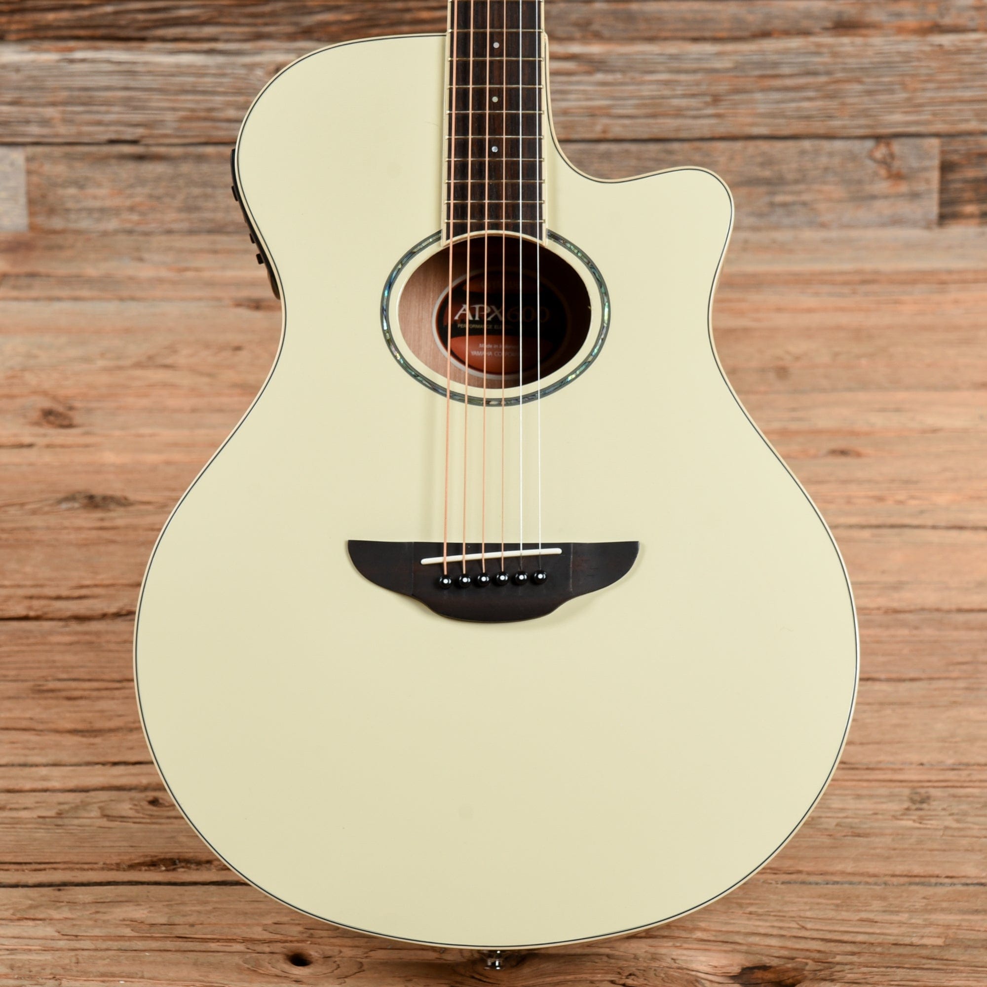 Yamaha APX600 Vintage White Acoustic Guitars / OM and Auditorium