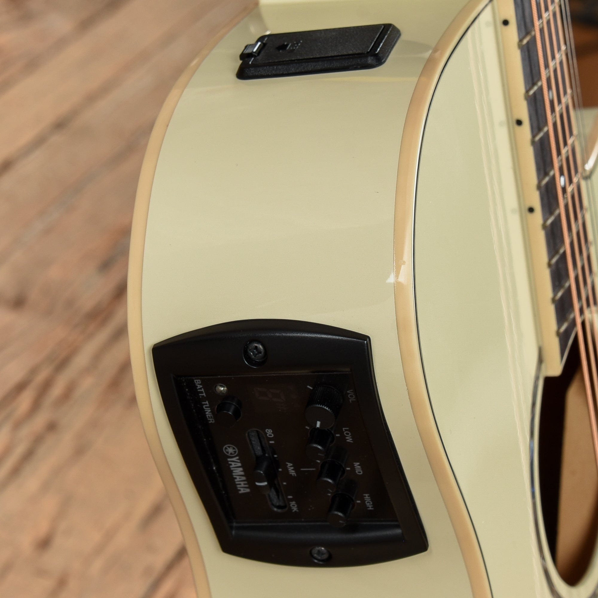 Yamaha APX600 Vintage White Acoustic Guitars / OM and Auditorium