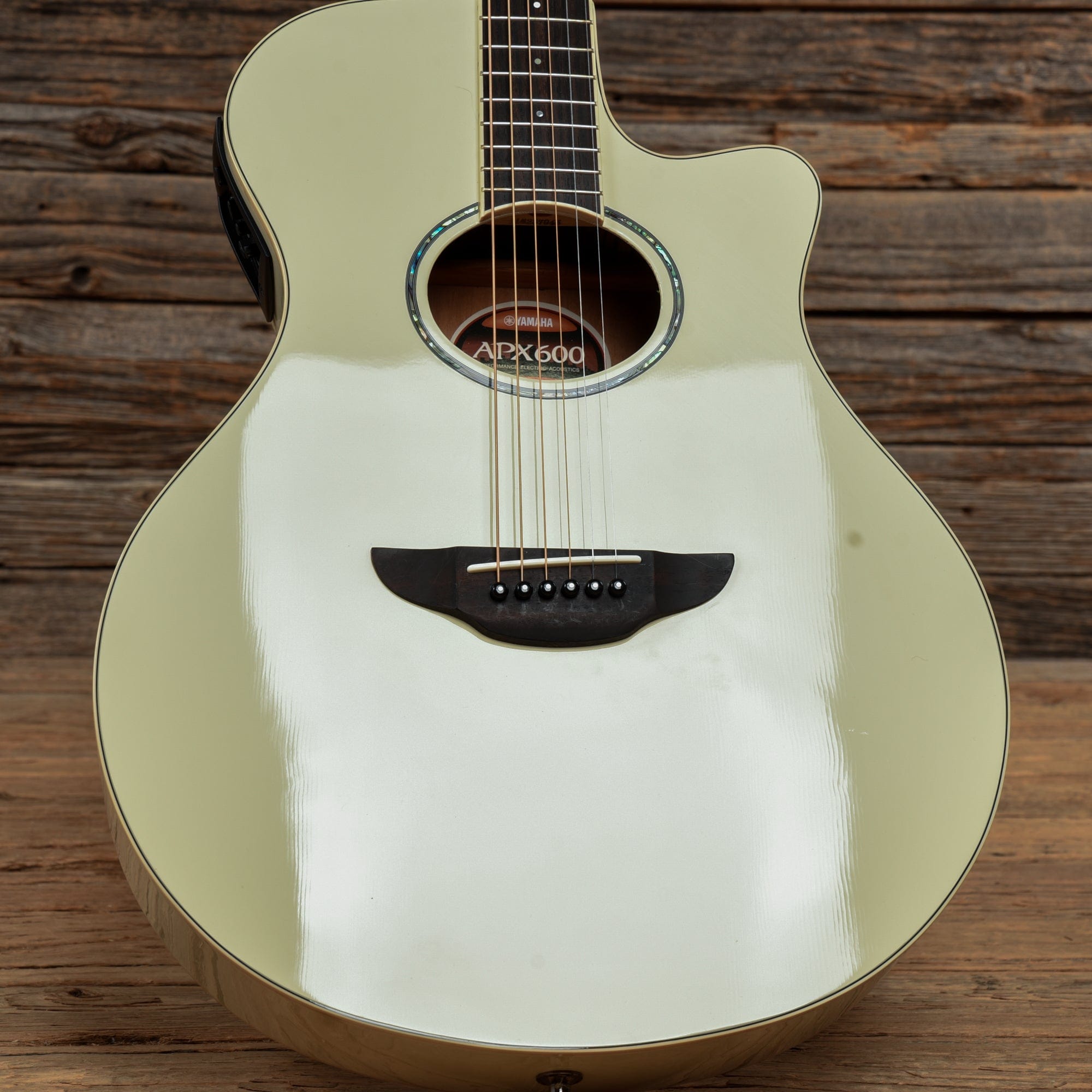 Yamaha APX600 Vintage White Acoustic Guitars / OM and Auditorium