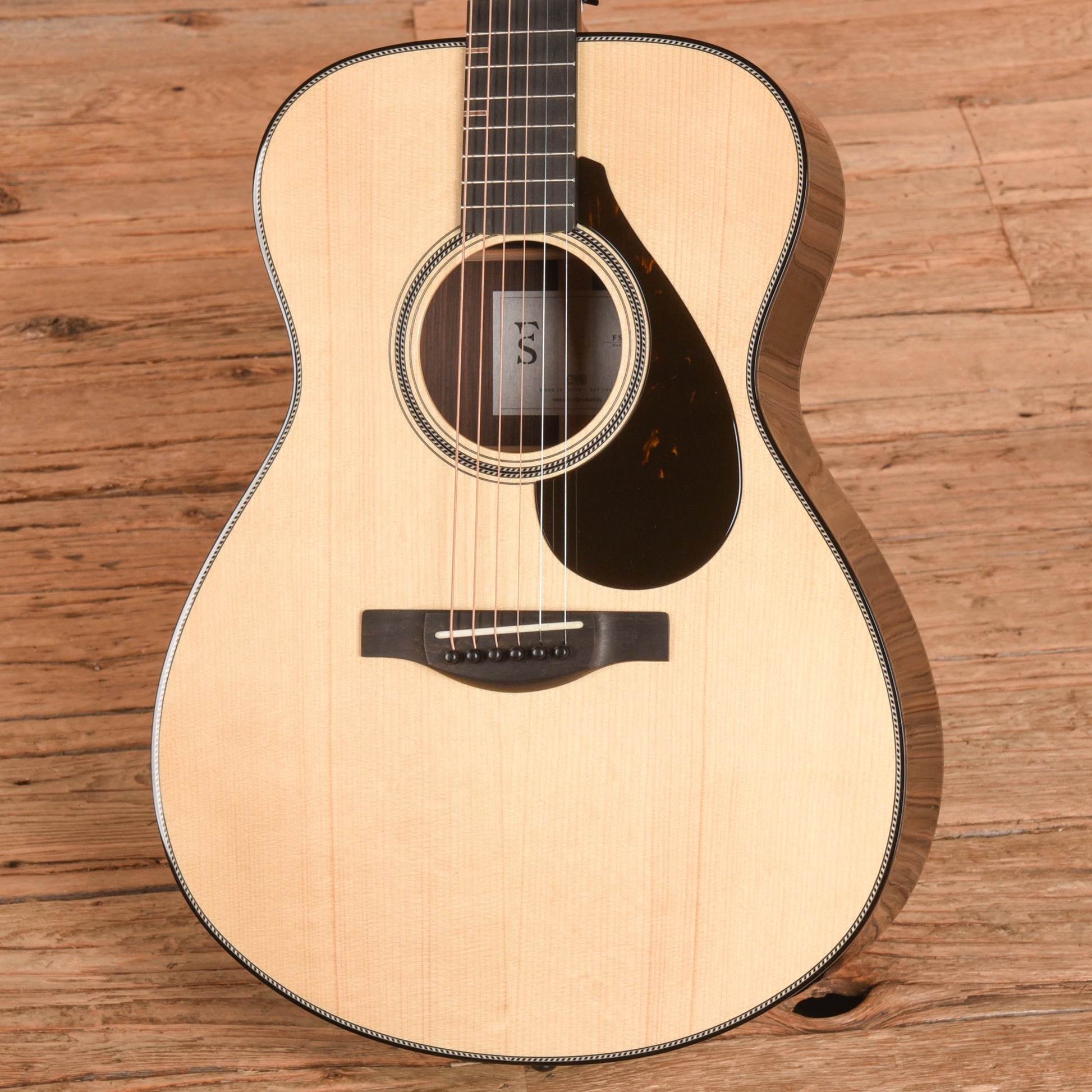 Yamaha FS9 R Natural Acoustic Guitars