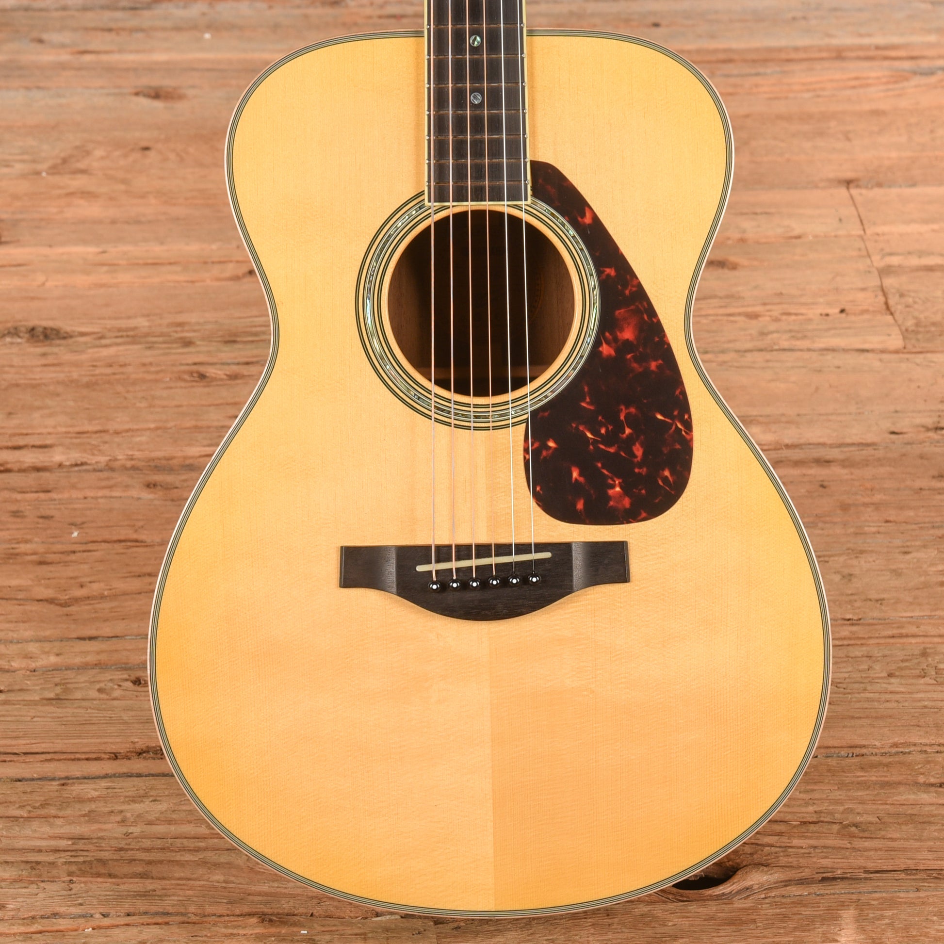 Yamaha LS16 Natural 2018 Acoustic Guitars