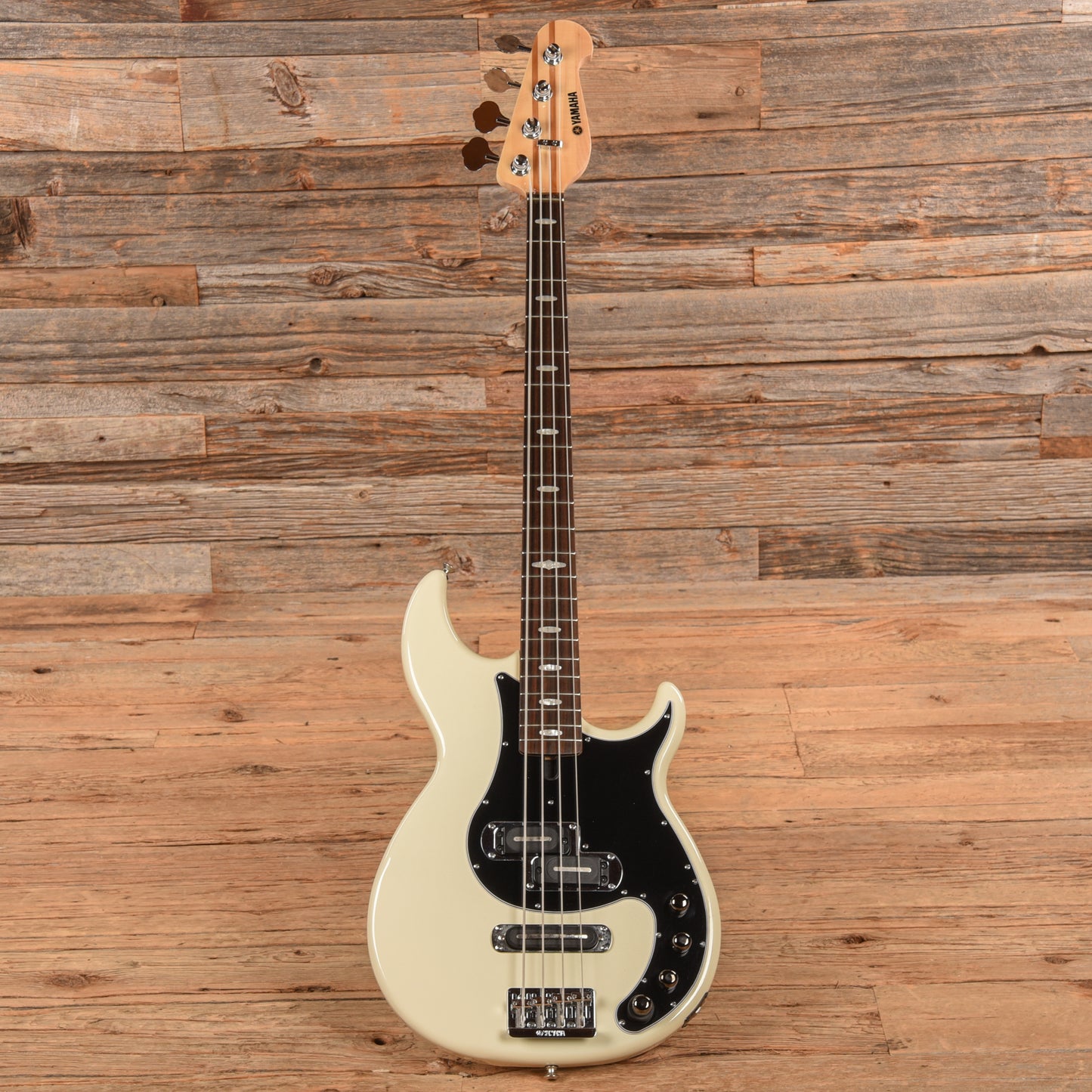 Yamaha BB1024X White Bass Guitars / 4-String