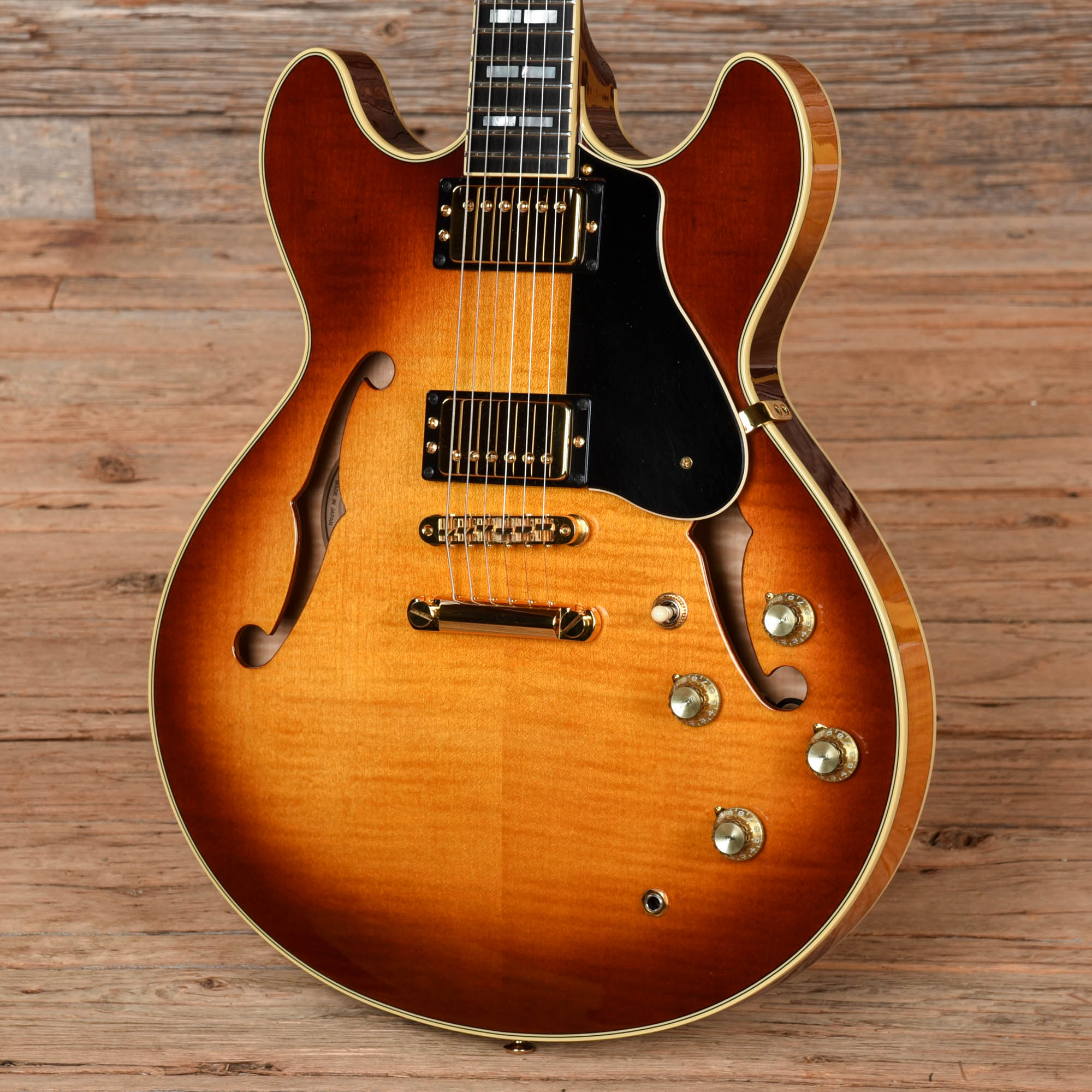 Yamaha SA2200 Sunburst 2006 Electric Guitars / Semi-Hollow