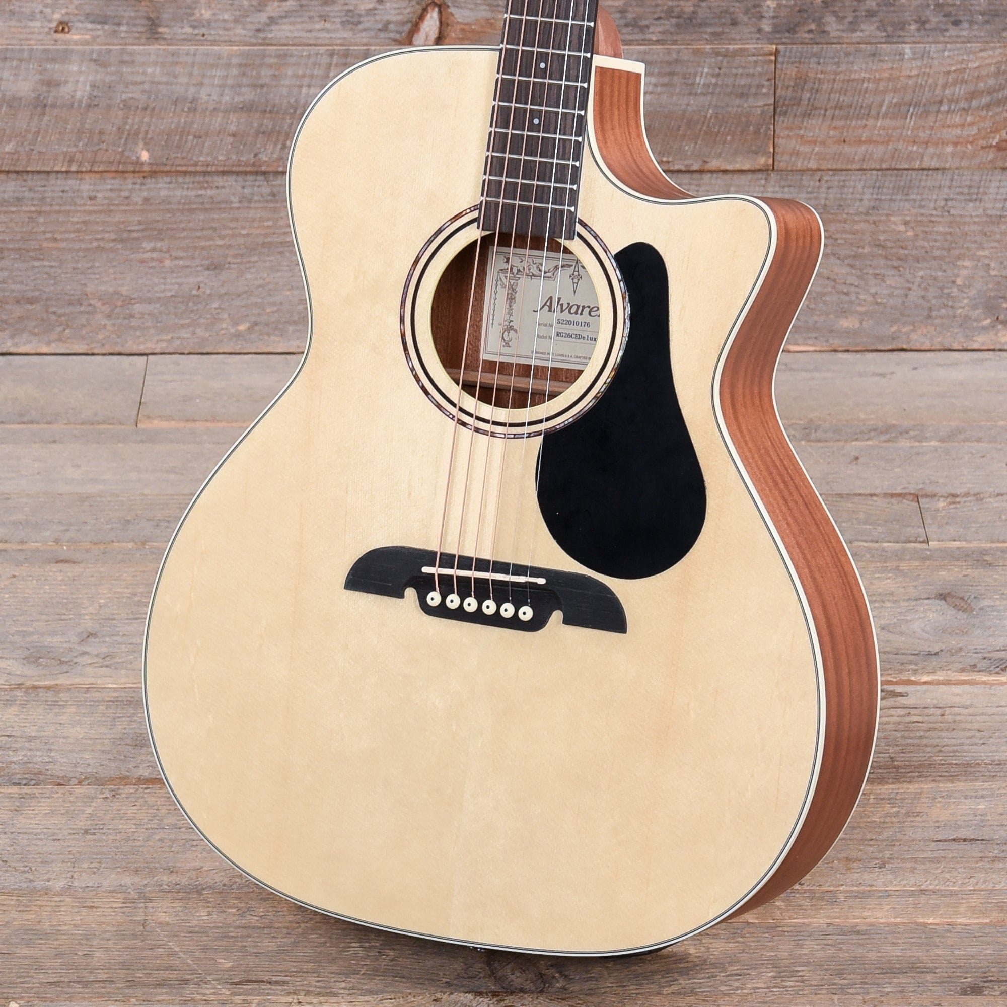 Alvarez Regent RG26CE Deluxe Grand Auditorium Acoustic Pack w/Gig Bag & Pickup Acoustic Guitars / OM and Auditorium