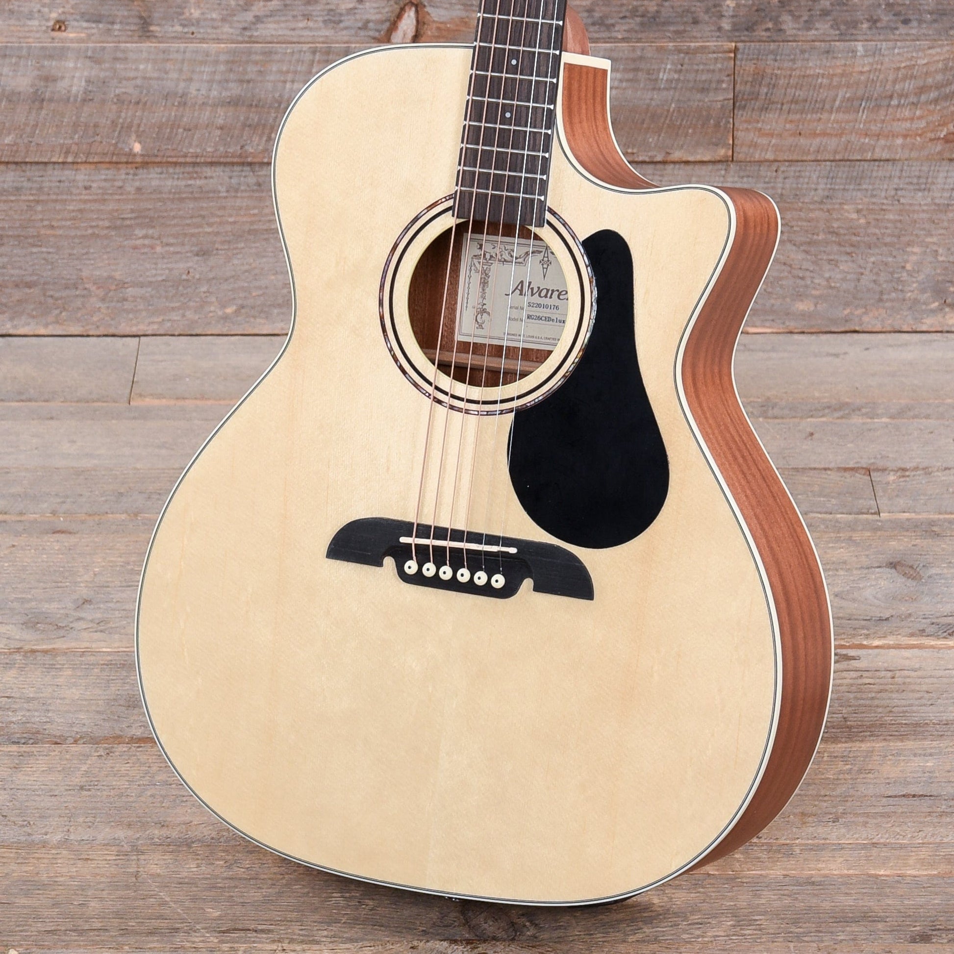 Alvarez Regent RG26CE Deluxe Grand Auditorium Acoustic Pack w/Gig Bag & Pickup Acoustic Guitars / OM and Auditorium