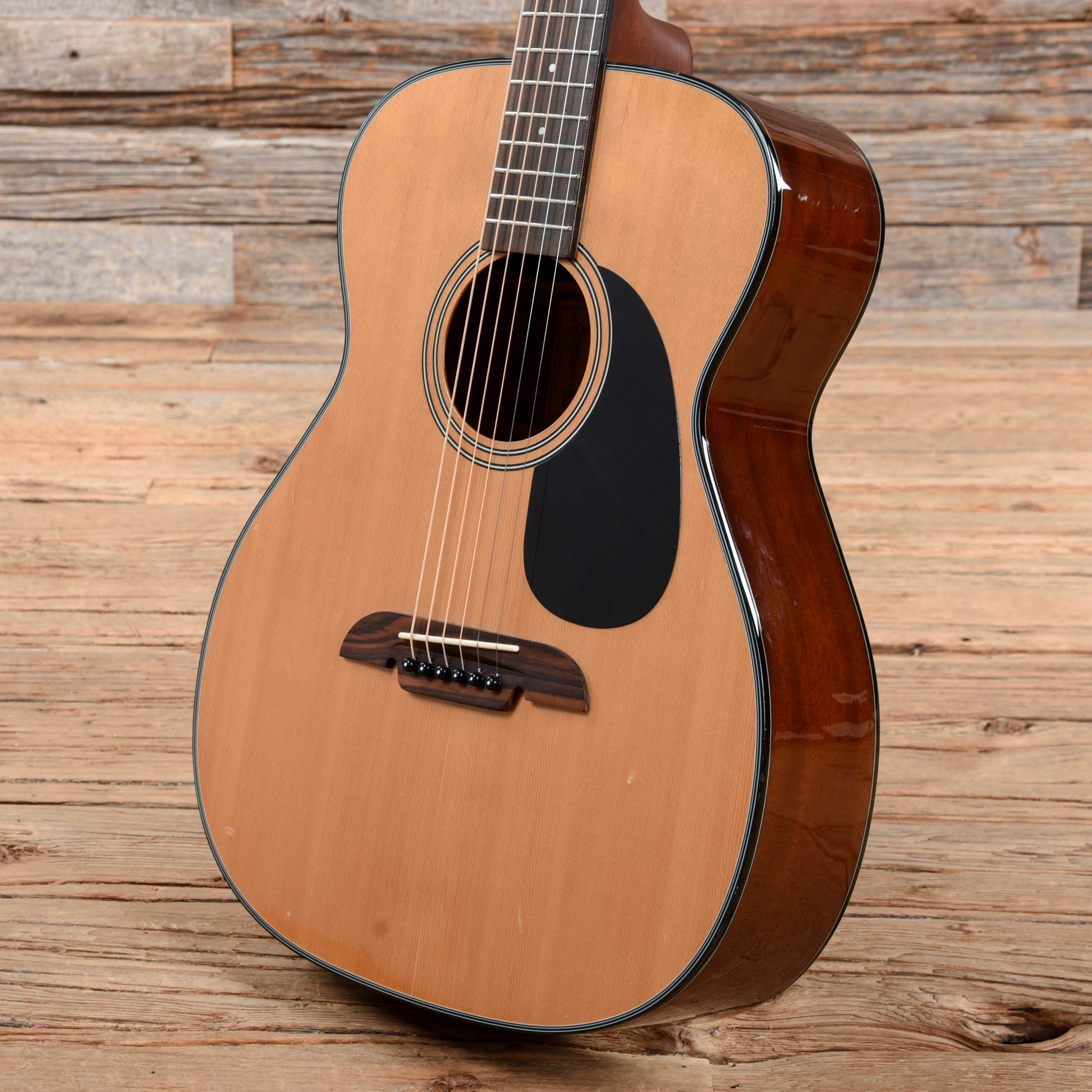 Alvarez RF010 Regent Natural Acoustic Guitars / OM and Auditorium