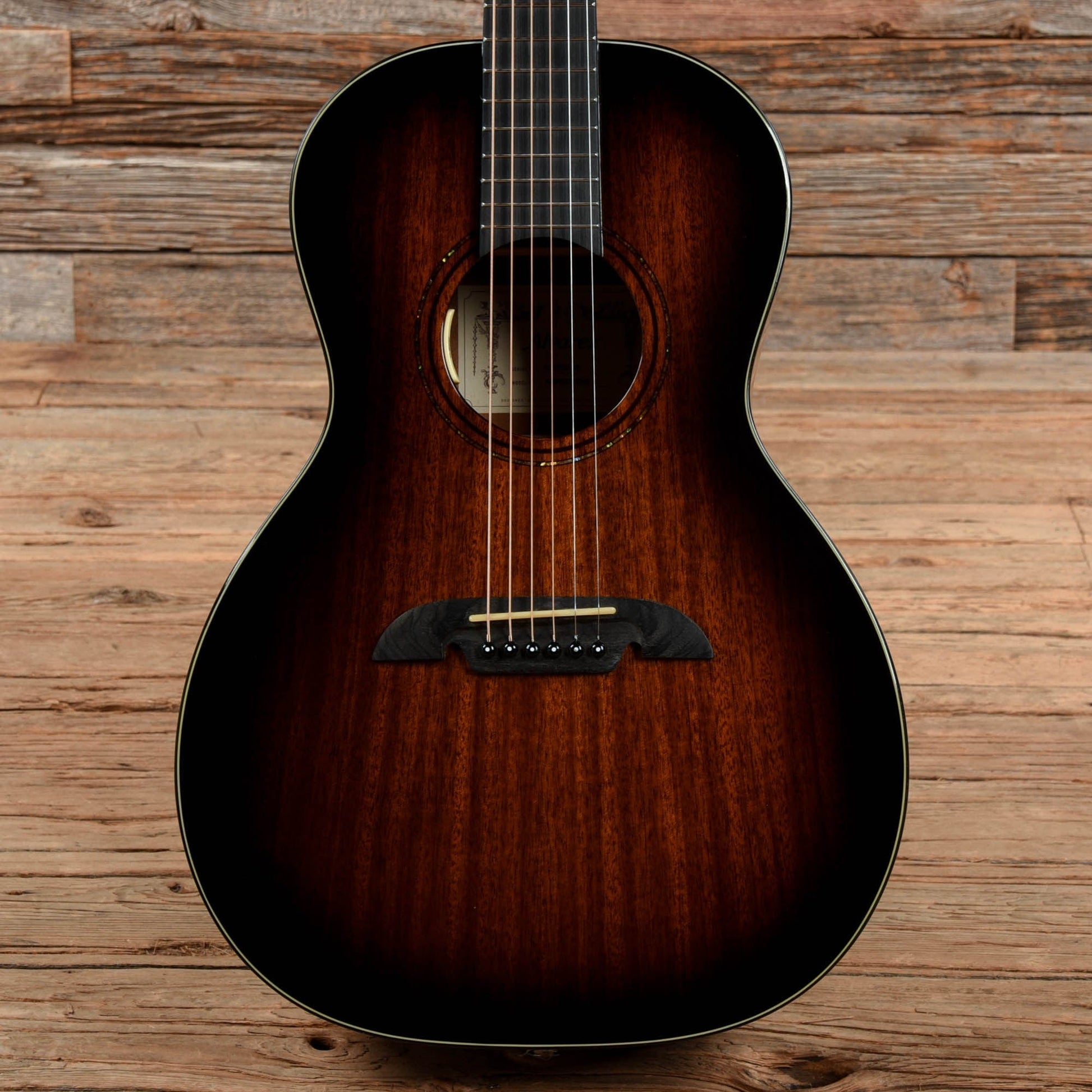 Alvarez AMP660ESHB Sunburst Acoustic Guitars / Parlor