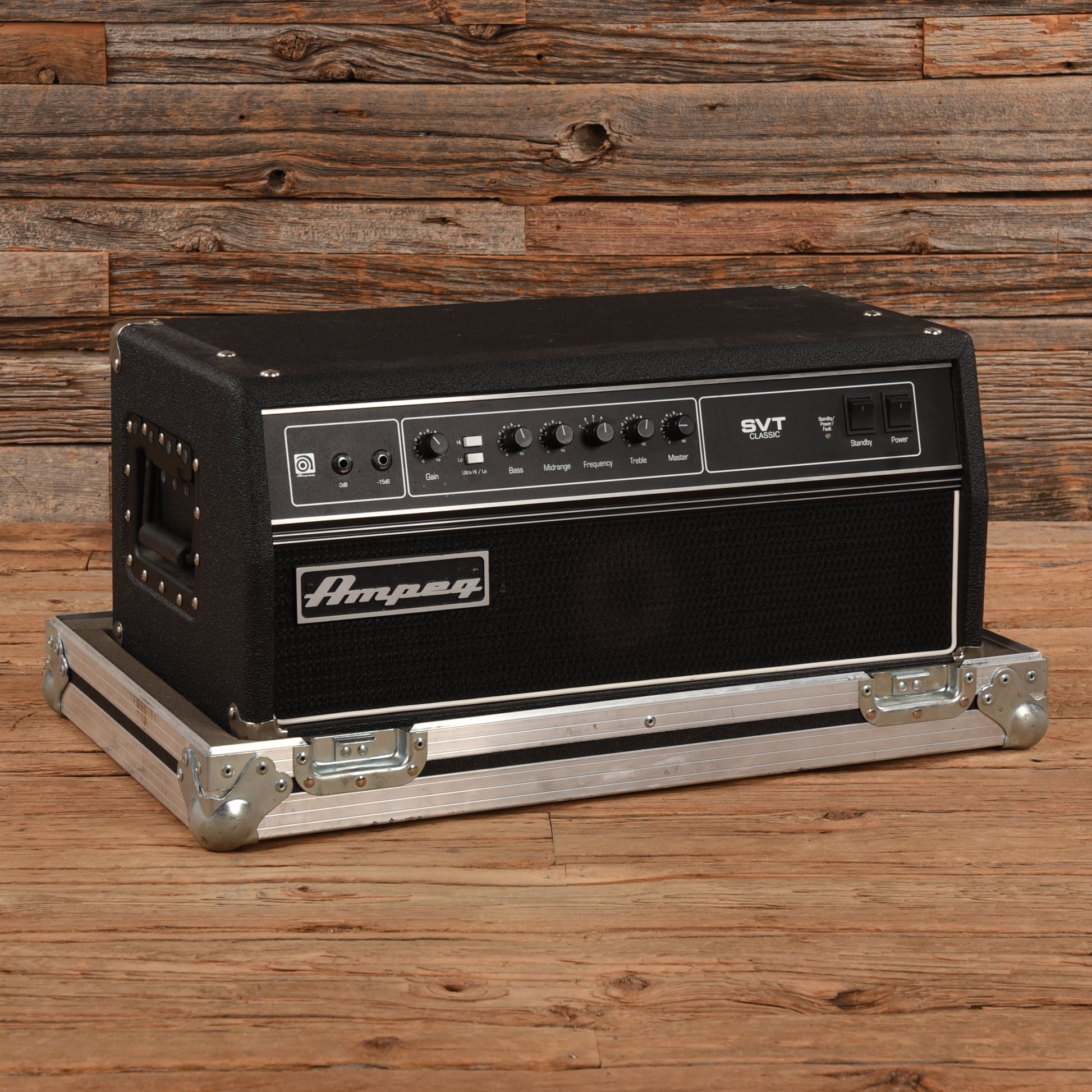 Ampeg SVT-CL Classic Series 300-Watt Tube Bass Amp Head  2015 Amps / Bass Amps / Bass Cabinets