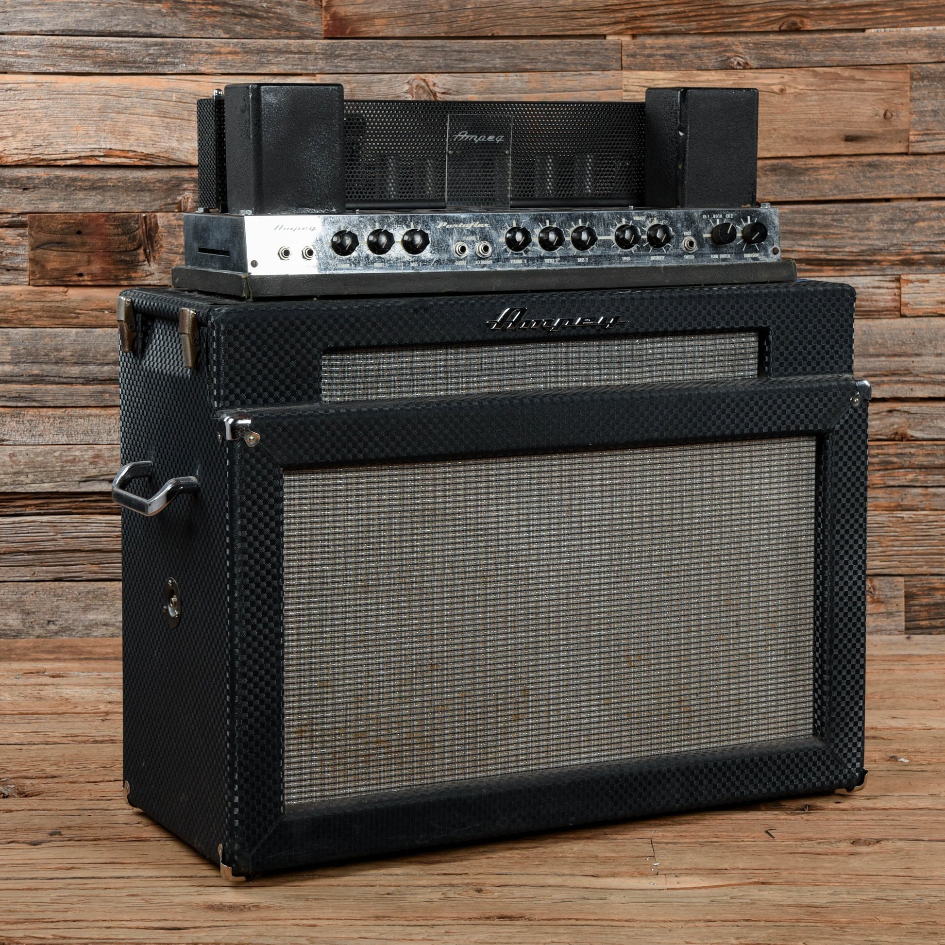 Ampeg B-12XT  1960s Amps / Guitar Combos