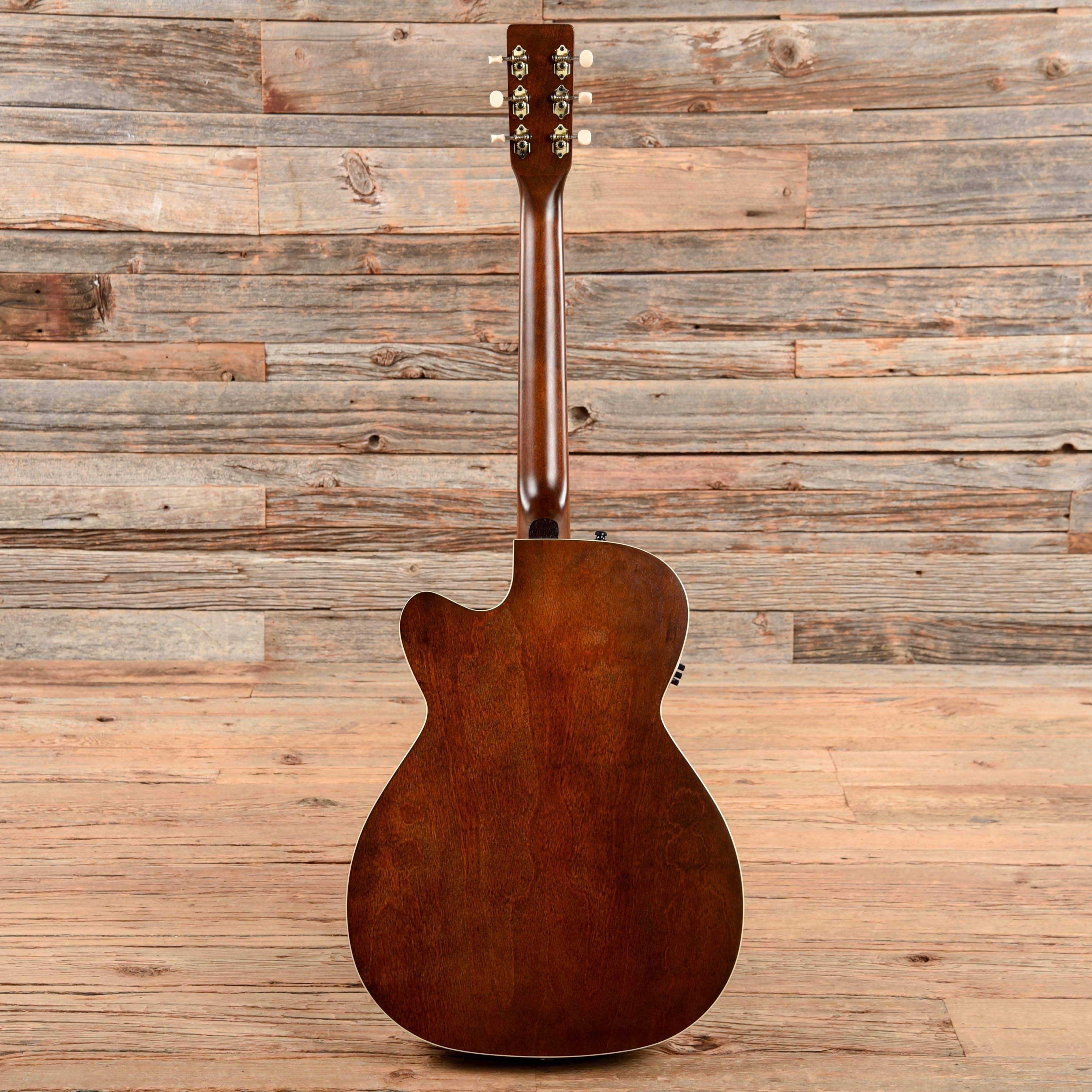 Art & Lutherie Legacy Concert Hall CW QIT Bourbon Burst 2004 Acoustic Guitars / Concert