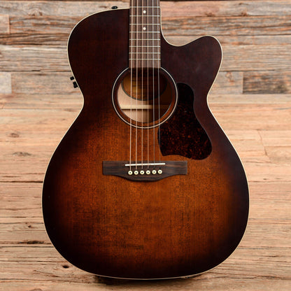 Art & Lutherie Legacy Concert Hall CW QIT Bourbon Burst 2004 Acoustic Guitars / Concert